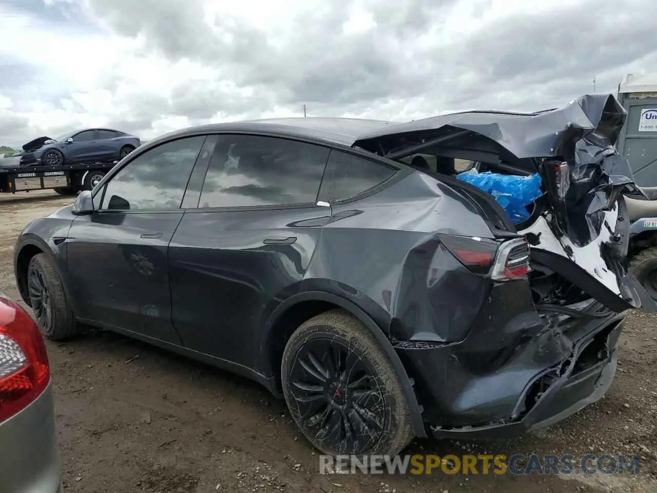 2 fotografías del automóvil dañado 7SAYGDEE8RF060376 TESLA MODEL Y 2024
