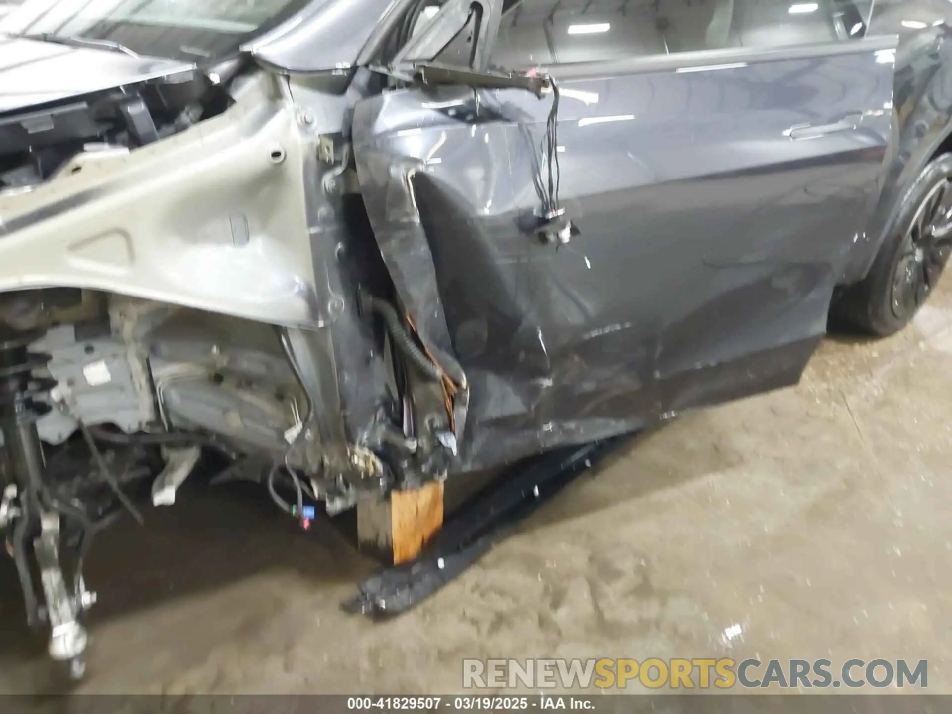 11 fotografías del automóvil dañado 7SAYGDEE8RF072835 TESLA MODEL Y 2024