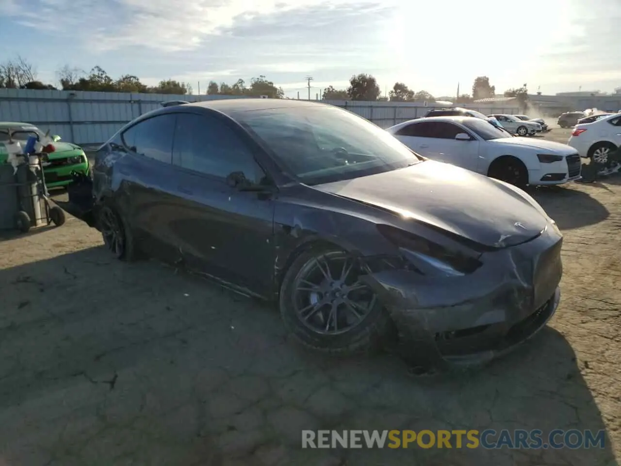 4 fotografías del automóvil dañado 7SAYGDEE8RF119829 TESLA MODEL Y 2024