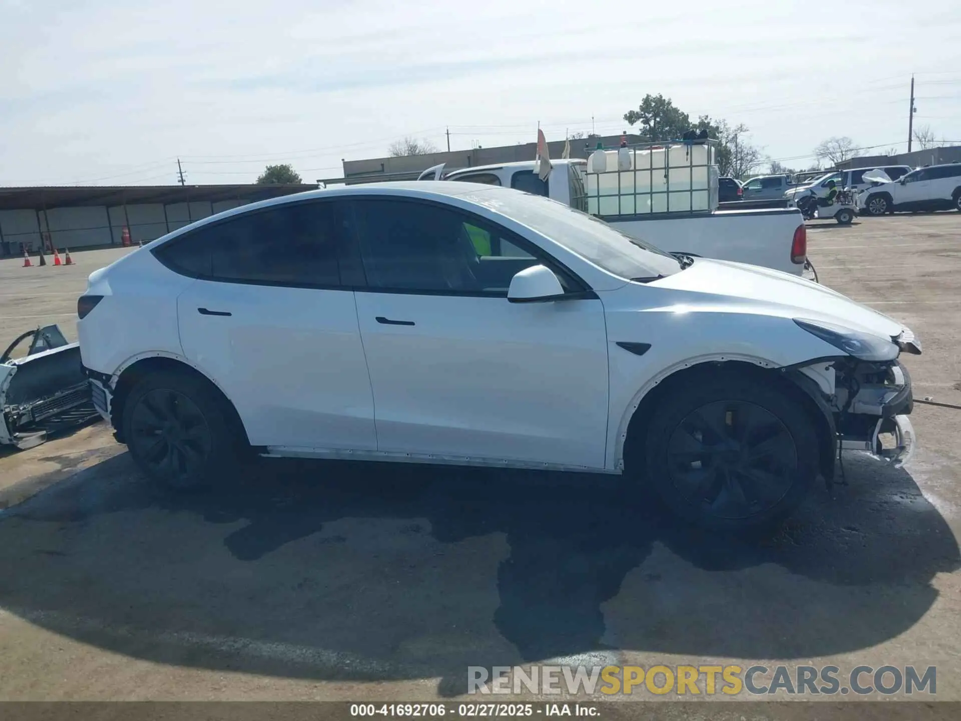 13 fotografías del automóvil dañado 7SAYGDEE8RF161370 TESLA MODEL Y 2024