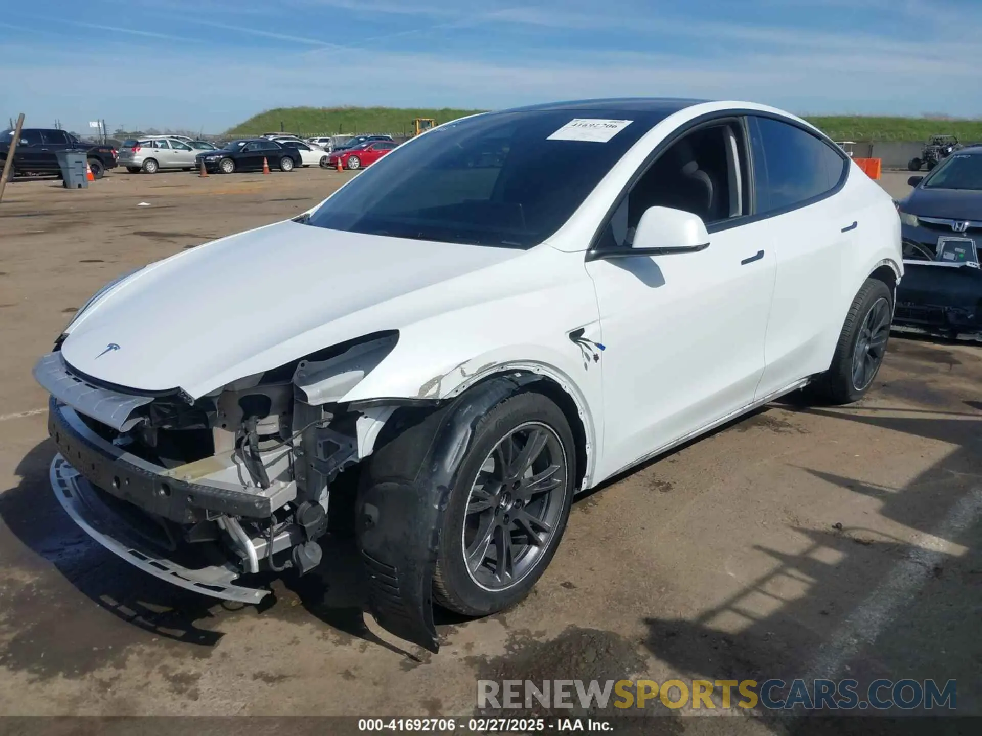 2 fotografías del automóvil dañado 7SAYGDEE8RF161370 TESLA MODEL Y 2024