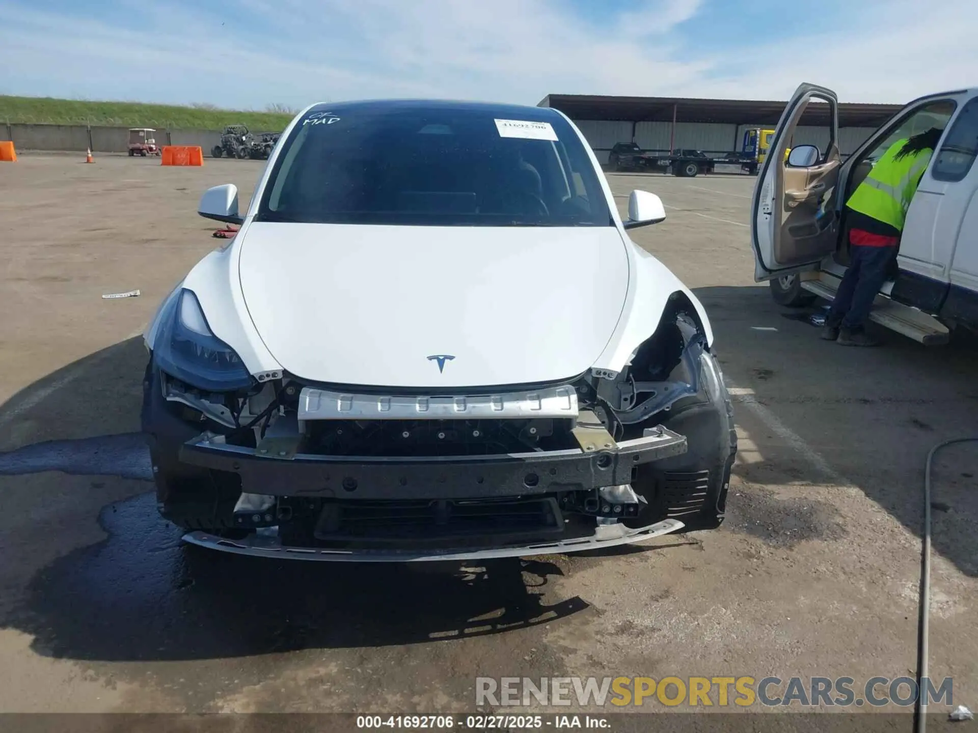 6 fotografías del automóvil dañado 7SAYGDEE8RF161370 TESLA MODEL Y 2024