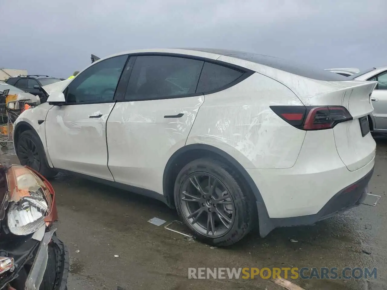 2 fotografías del automóvil dañado 7SAYGDEE8RF184292 TESLA MODEL Y 2024