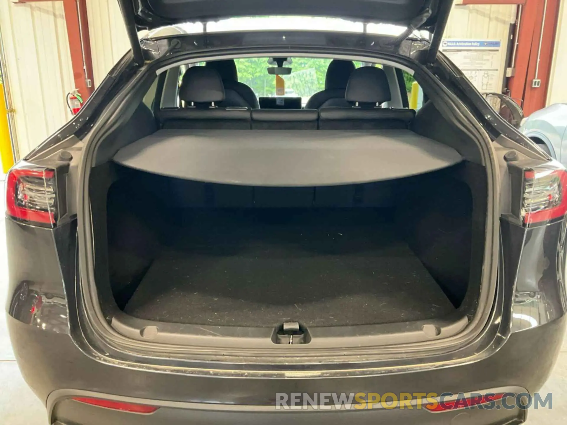 19 fotografías del automóvil dañado 7SAYGDEE8RF986468 TESLA MODEL Y 2024
