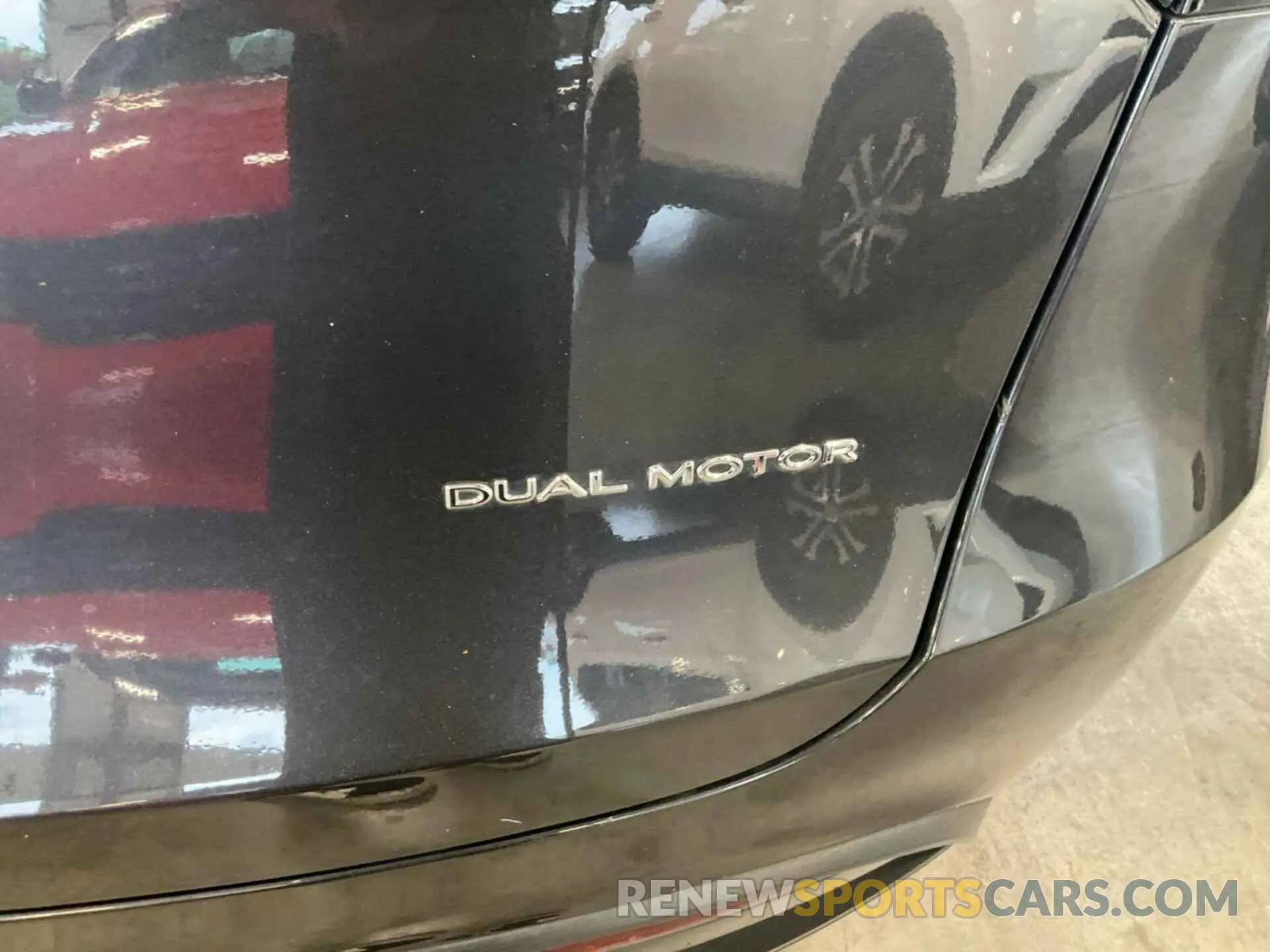 2 fotografías del automóvil dañado 7SAYGDEE8RF986468 TESLA MODEL Y 2024
