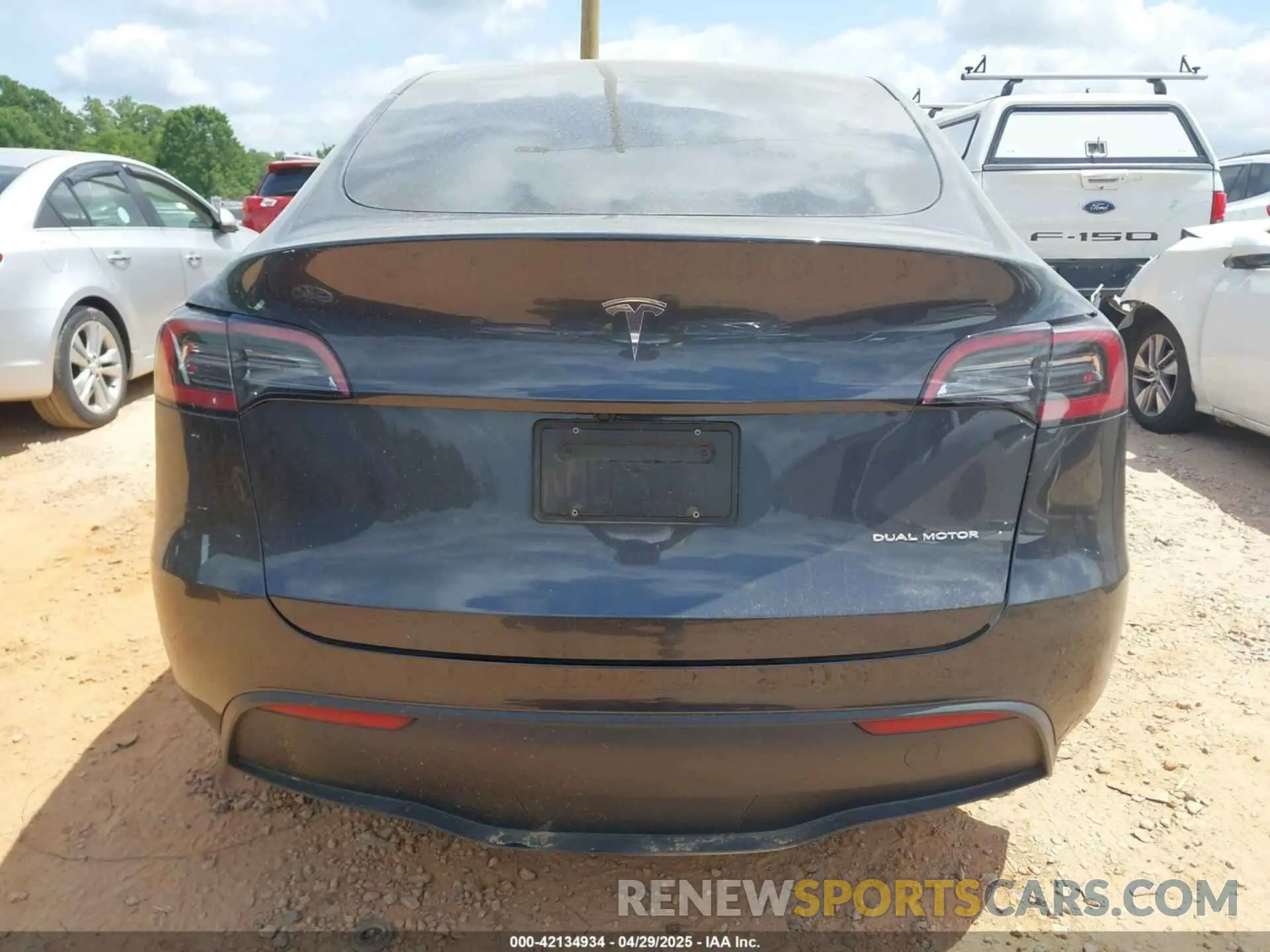 15 fotografías del automóvil dañado 7SAYGDEE8RF988950 TESLA MODEL Y 2024