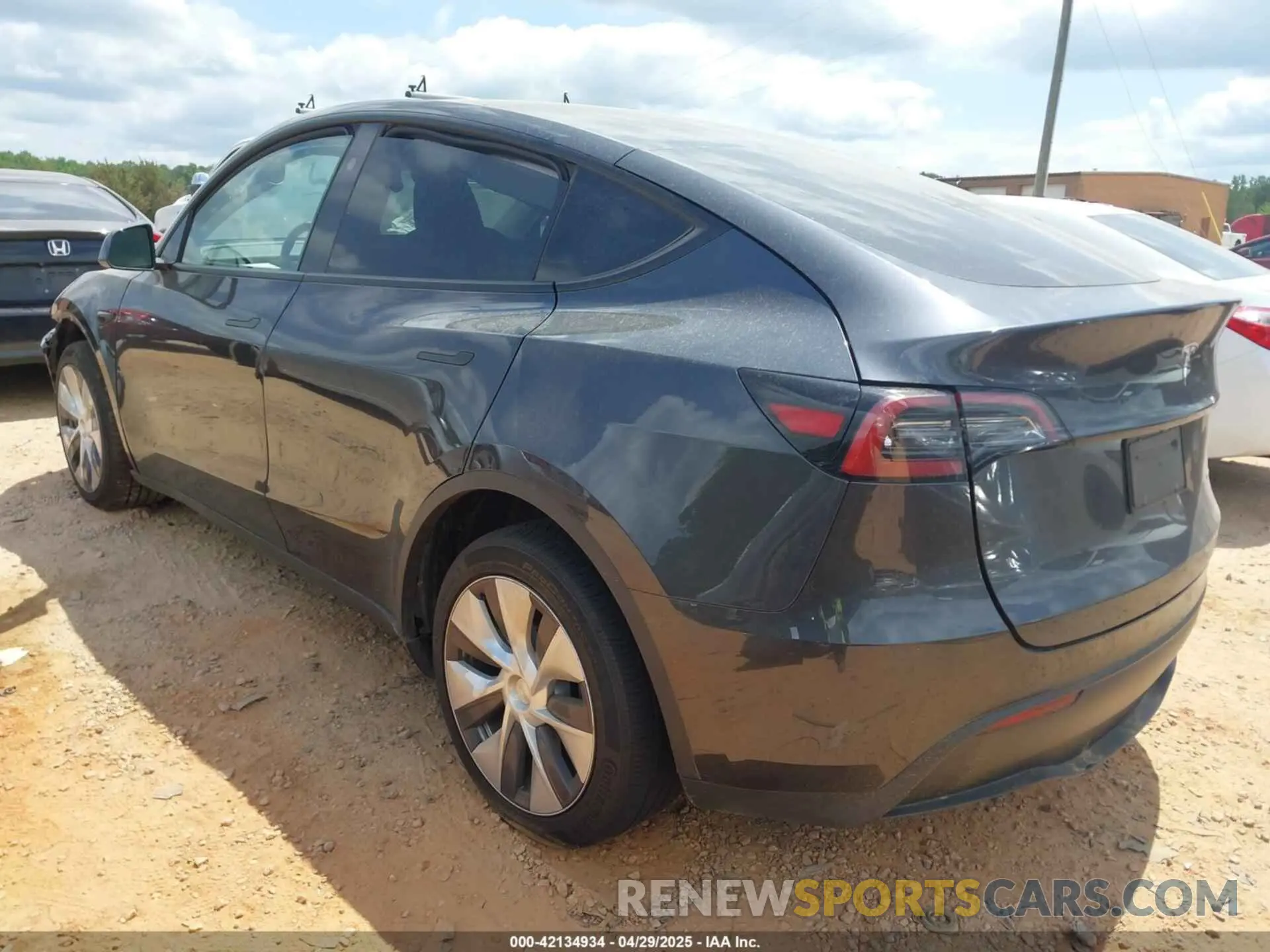 3 fotografías del automóvil dañado 7SAYGDEE8RF988950 TESLA MODEL Y 2024