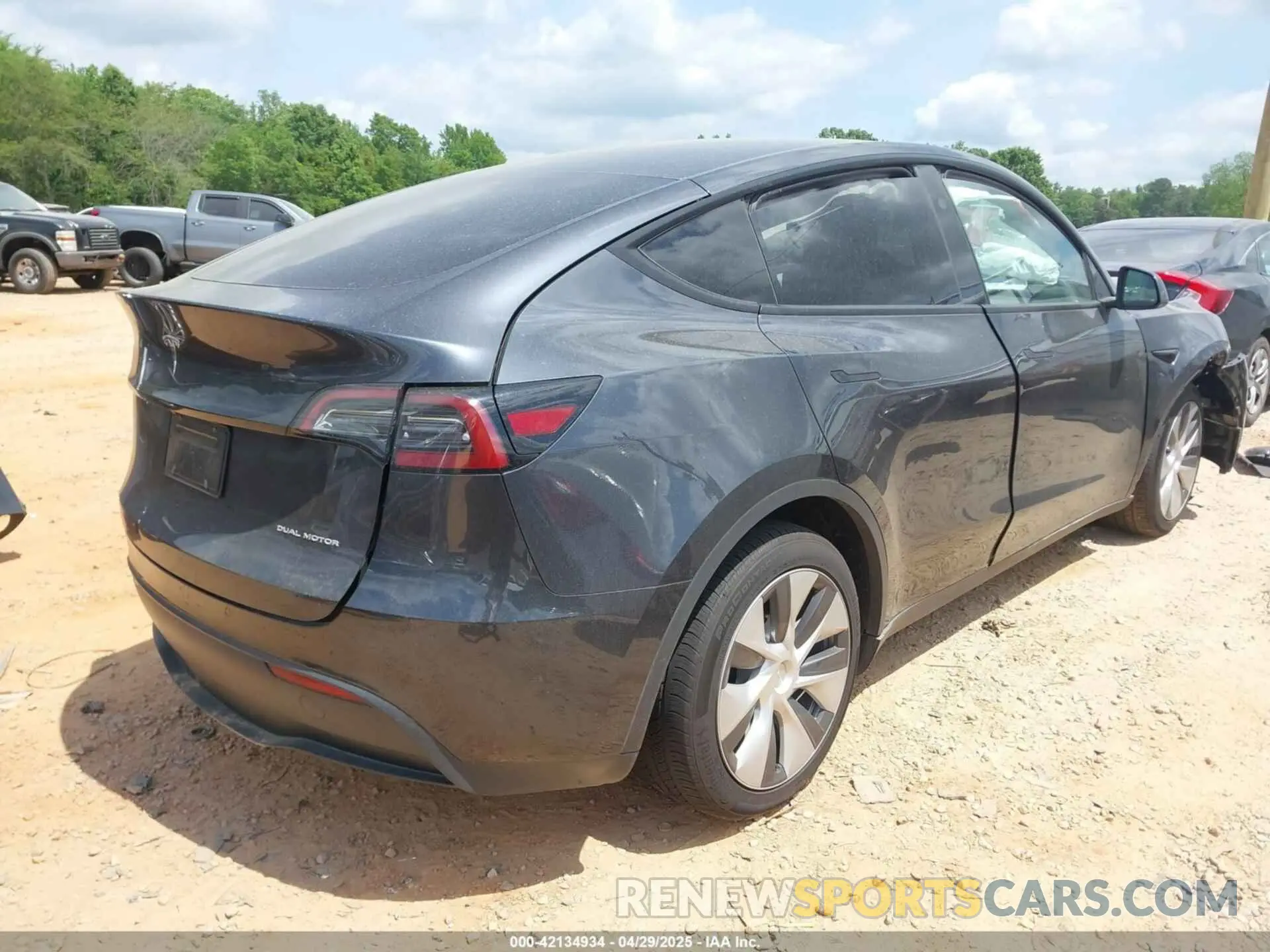 4 fotografías del automóvil dañado 7SAYGDEE8RF988950 TESLA MODEL Y 2024