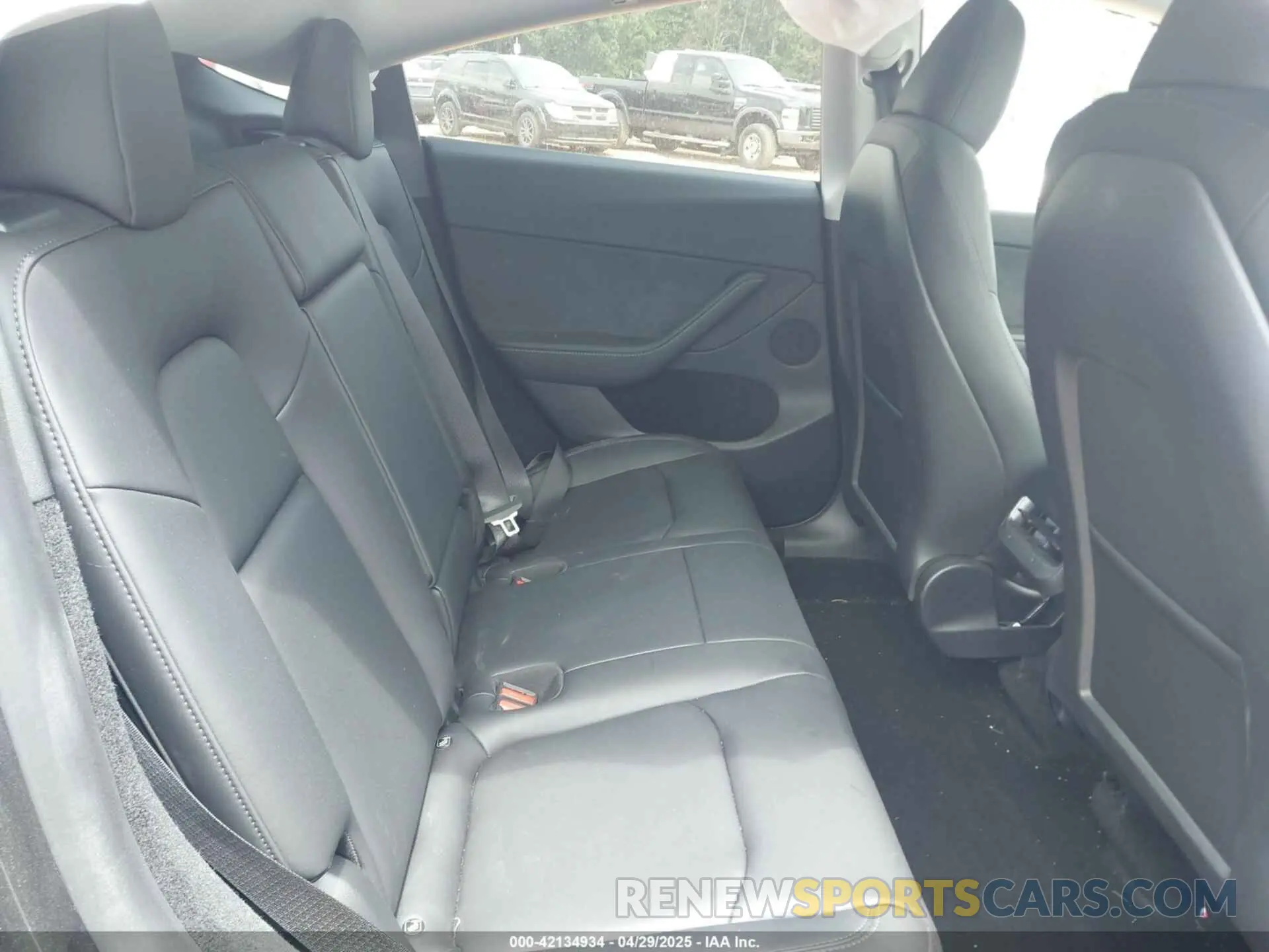 8 fotografías del automóvil dañado 7SAYGDEE8RF988950 TESLA MODEL Y 2024