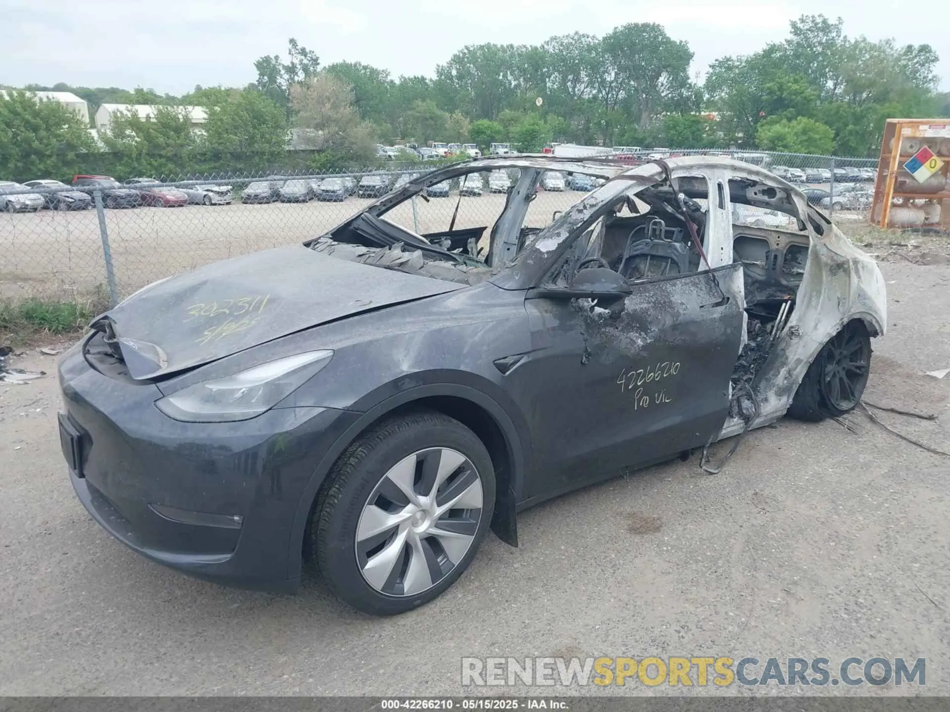 2 fotografías del automóvil dañado 7SAYGDEE8RF991377 TESLA MODEL Y 2024