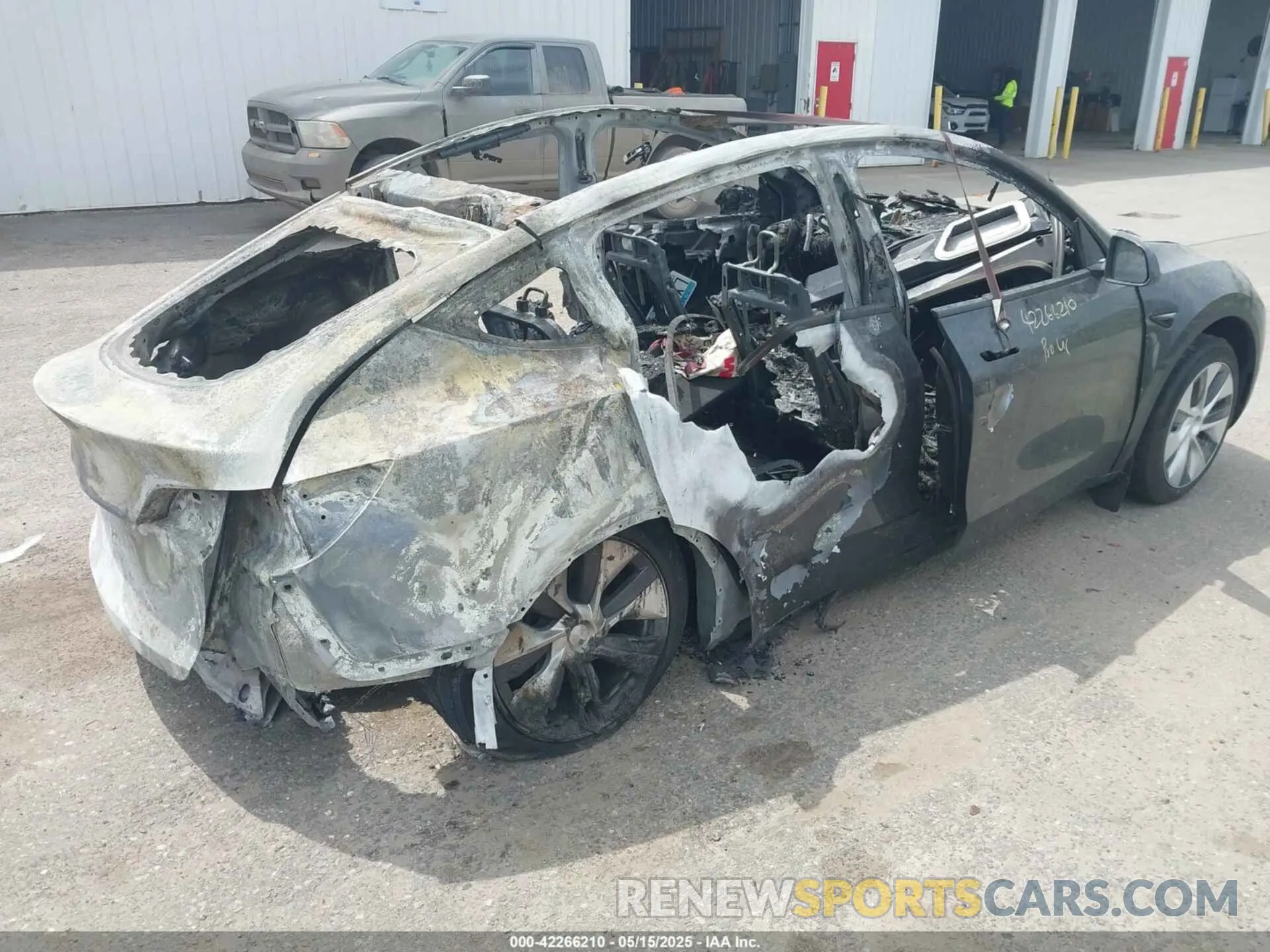 4 fotografías del automóvil dañado 7SAYGDEE8RF991377 TESLA MODEL Y 2024