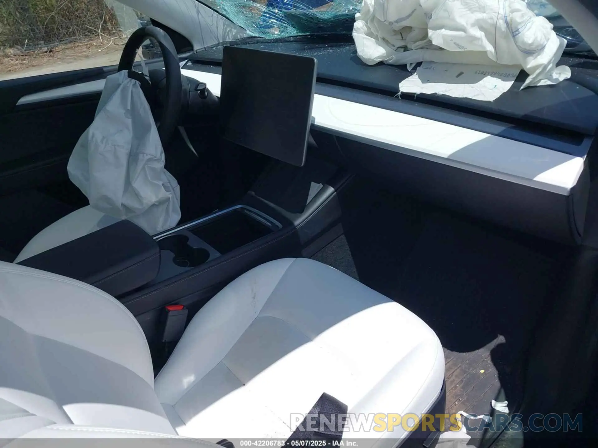 5 fotografías del automóvil dañado 7SAYGDEE9RA219631 TESLA MODEL Y 2024