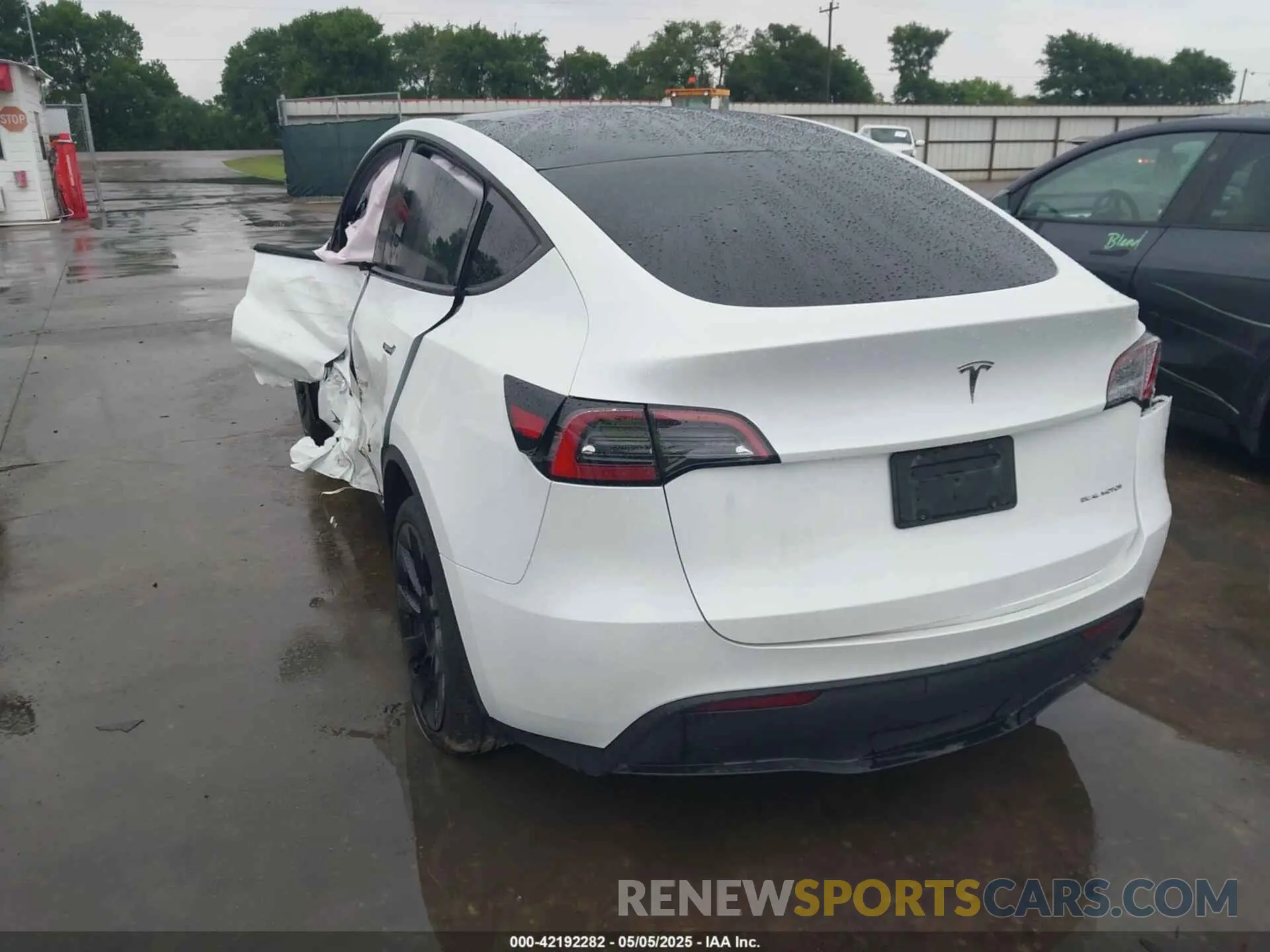 3 fotografías del automóvil dañado 7SAYGDEE9RA221573 TESLA MODEL Y 2024