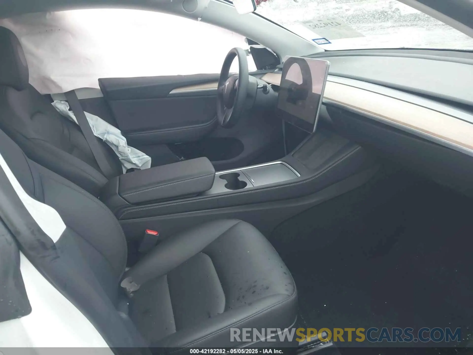 5 fotografías del automóvil dañado 7SAYGDEE9RA221573 TESLA MODEL Y 2024