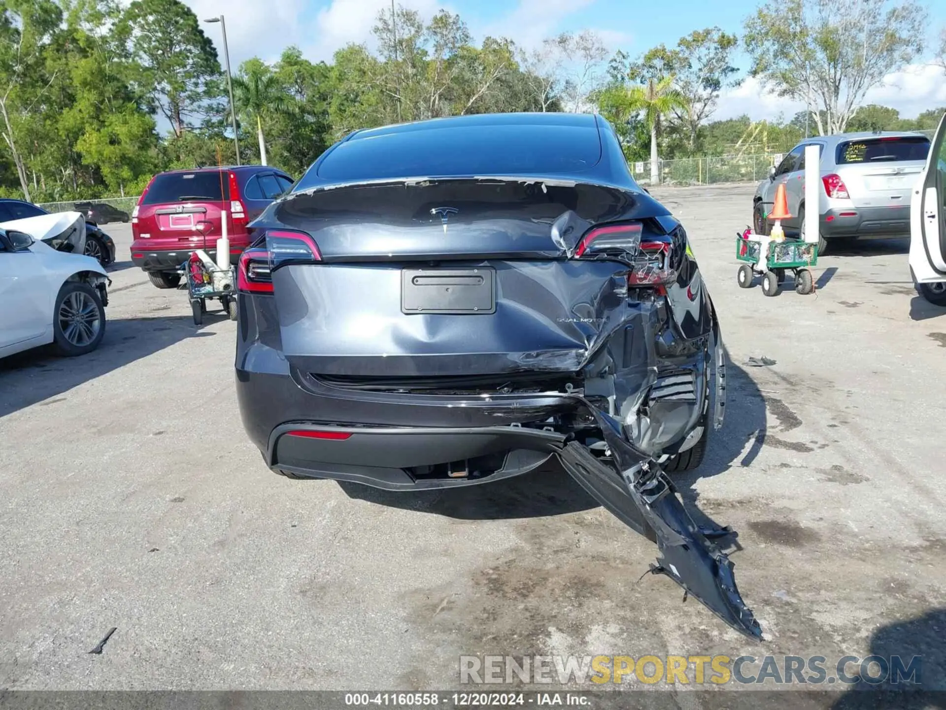 17 fotografías del automóvil dañado 7SAYGDEE9RA228474 TESLA MODEL Y 2024