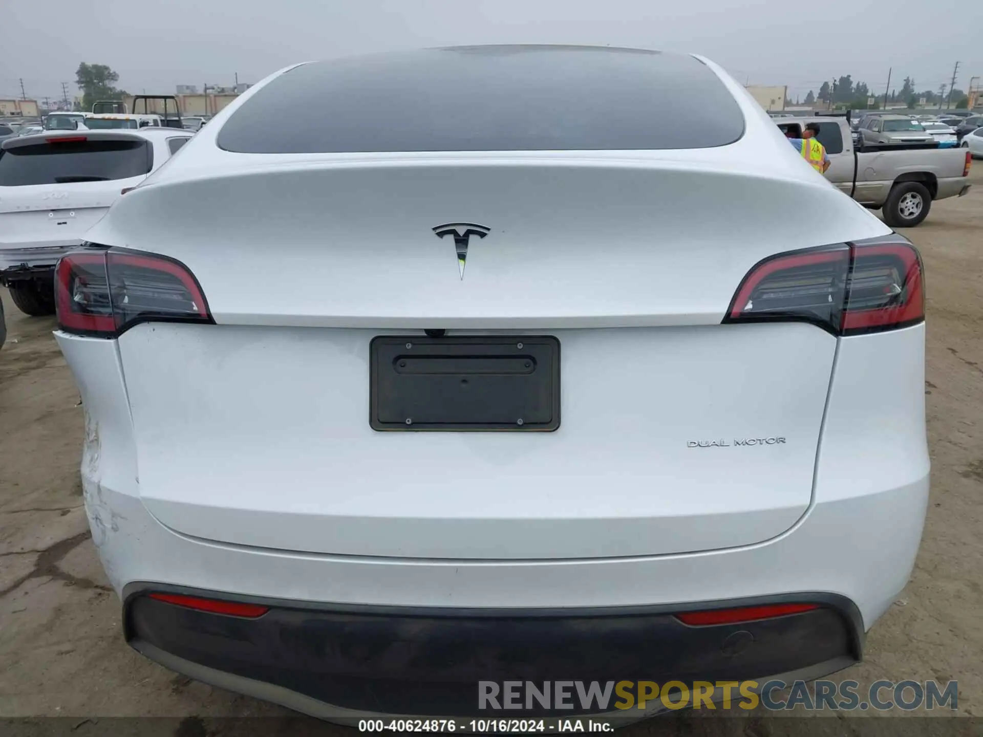16 fotografías del automóvil dañado 7SAYGDEE9RA260003 TESLA MODEL Y 2024