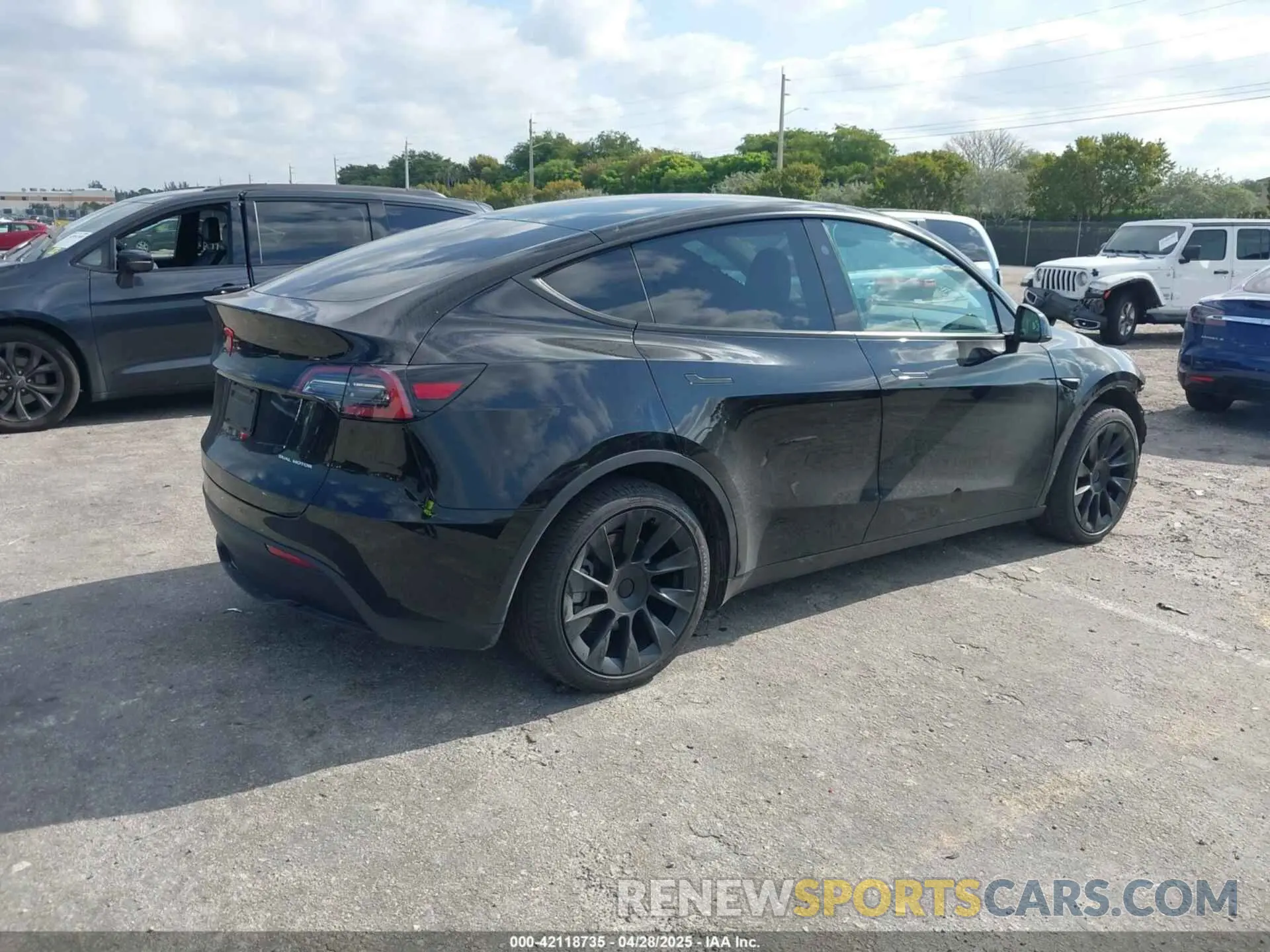 4 fotografías del automóvil dañado 7SAYGDEE9RA293261 TESLA MODEL Y 2024