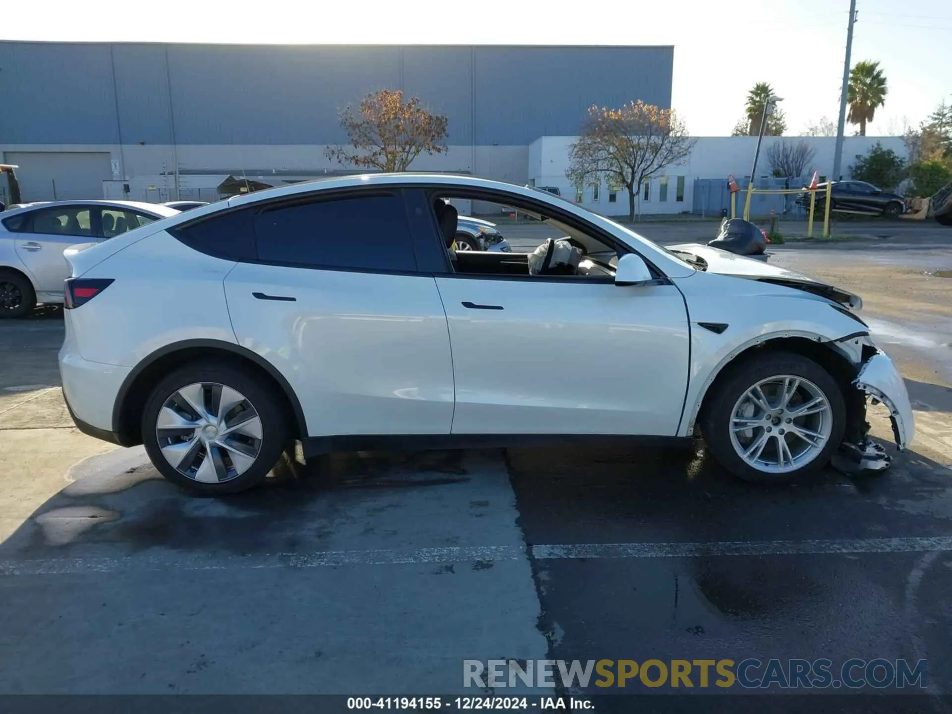13 fotografías del automóvil dañado 7SAYGDEE9RF071001 TESLA MODEL Y 2024