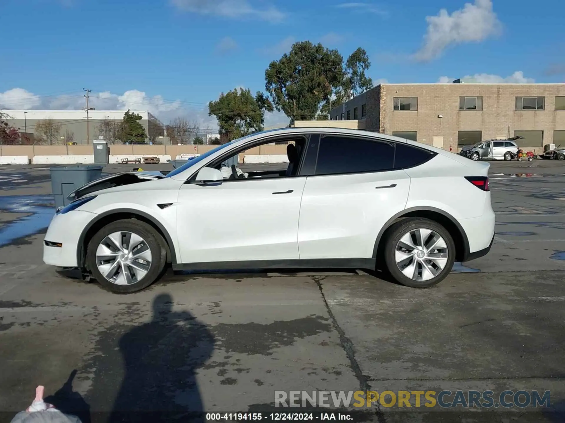 14 fotografías del automóvil dañado 7SAYGDEE9RF071001 TESLA MODEL Y 2024