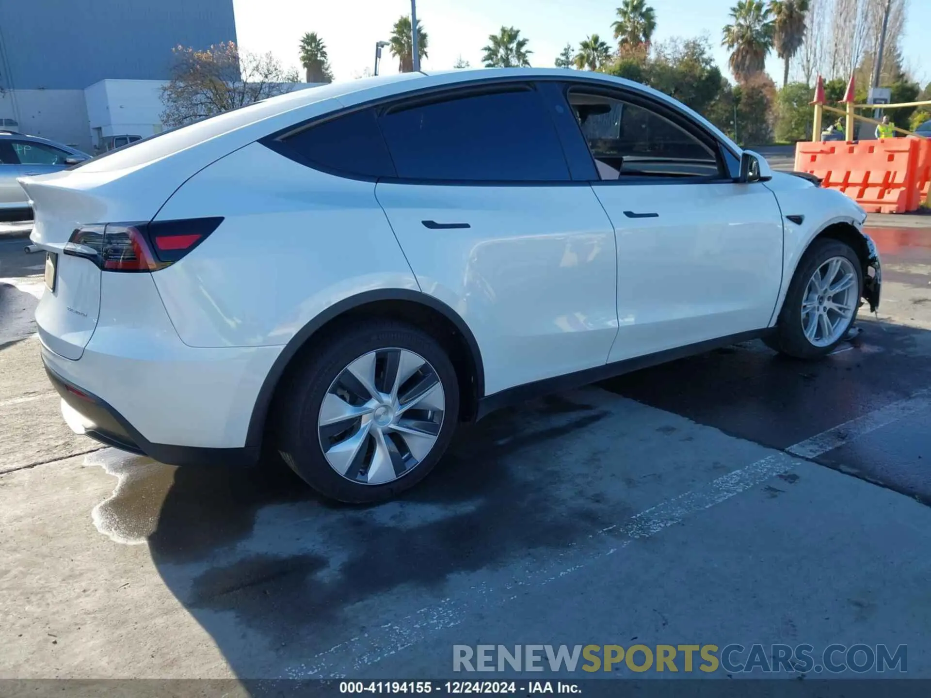 4 fotografías del automóvil dañado 7SAYGDEE9RF071001 TESLA MODEL Y 2024