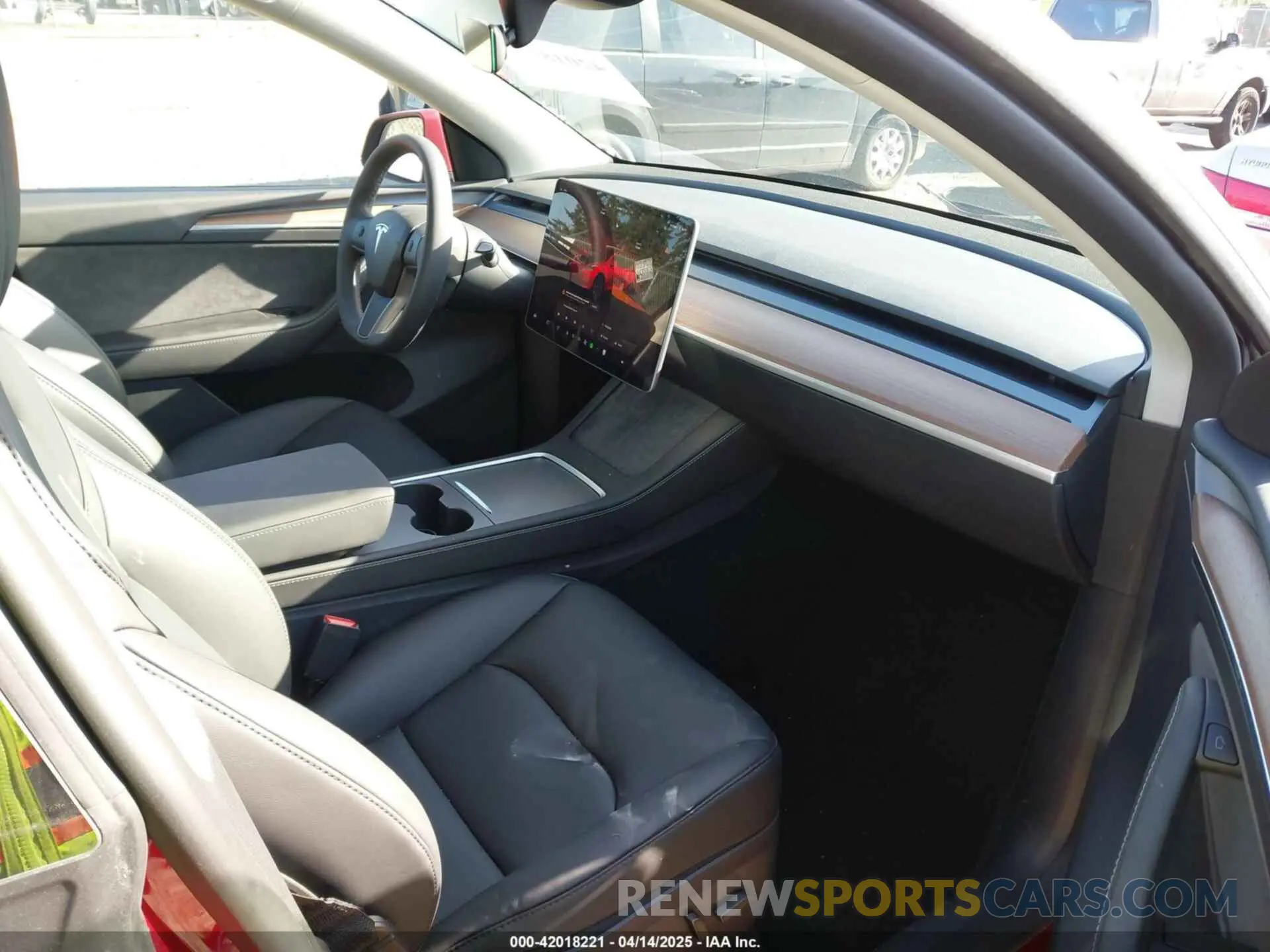 5 fotografías del automóvil dañado 7SAYGDEE9RF199805 TESLA MODEL Y 2024