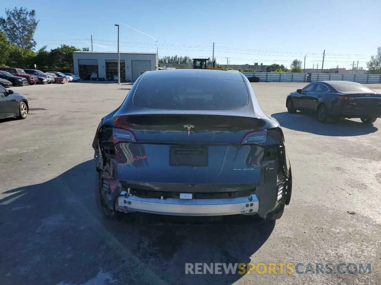 6 fotografías del automóvil dañado 7SAYGDEEXRA256106 TESLA MODEL Y 2024