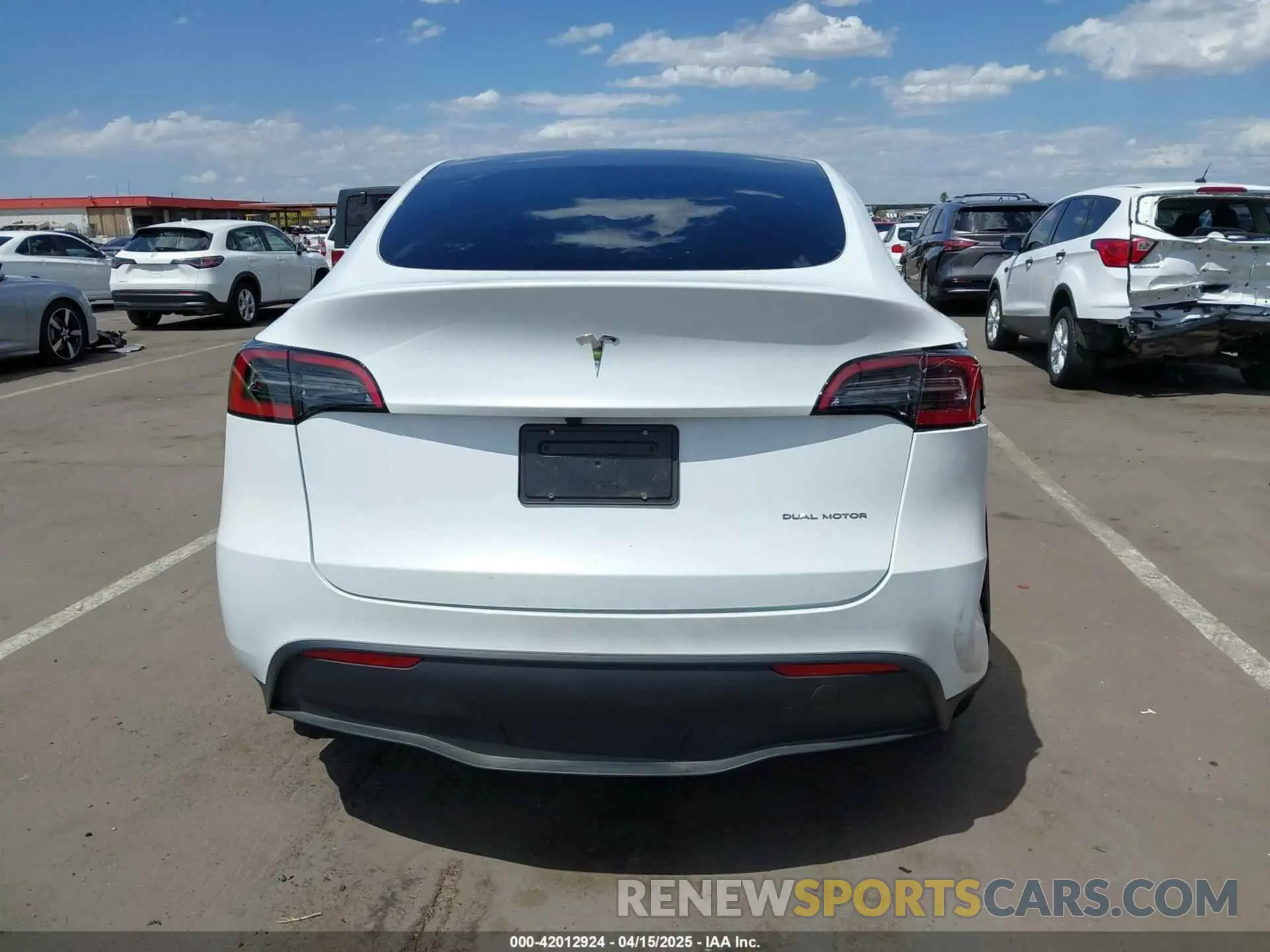 15 fotografías del automóvil dañado 7SAYGDEEXRA257658 TESLA MODEL Y 2024