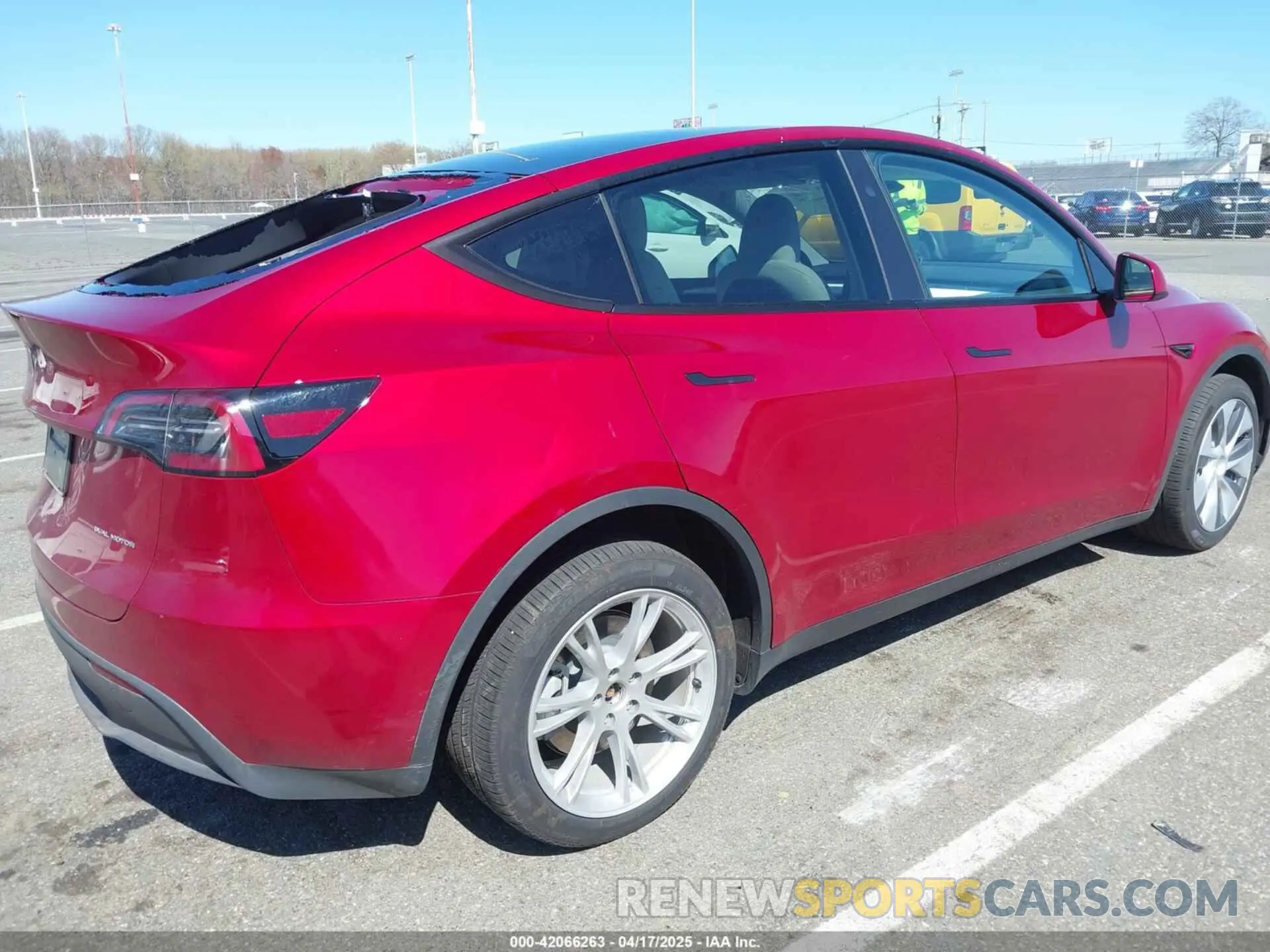 4 fotografías del automóvil dañado 7SAYGDEEXRA264495 TESLA MODEL Y 2024