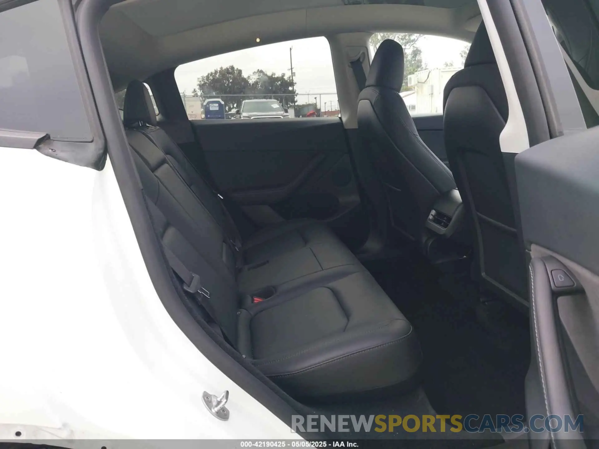 8 fotografías del automóvil dañado 7SAYGDEEXRF059620 TESLA MODEL Y 2024