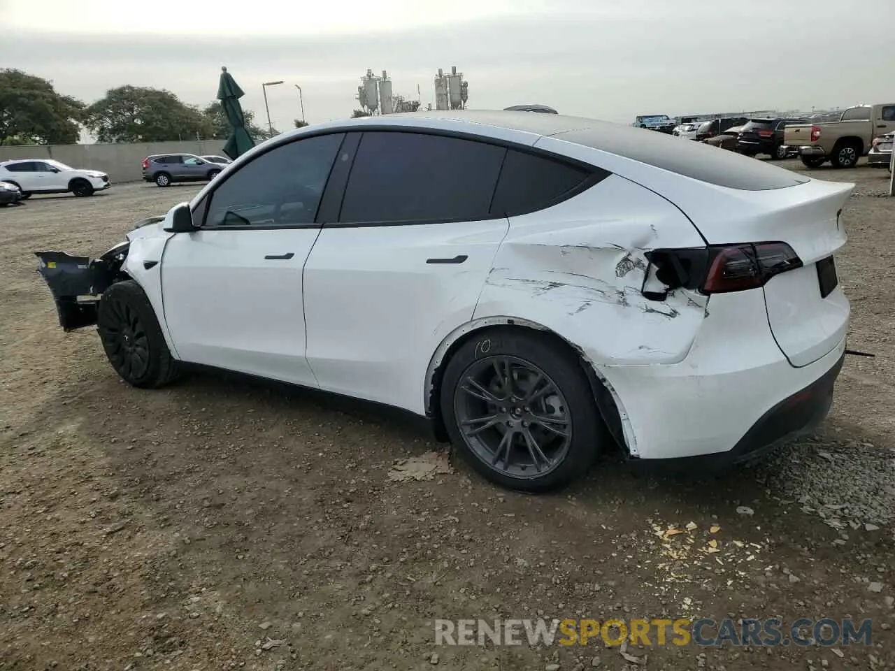 2 fotografías del automóvil dañado 7SAYGDEEXRF104913 TESLA MODEL Y 2024