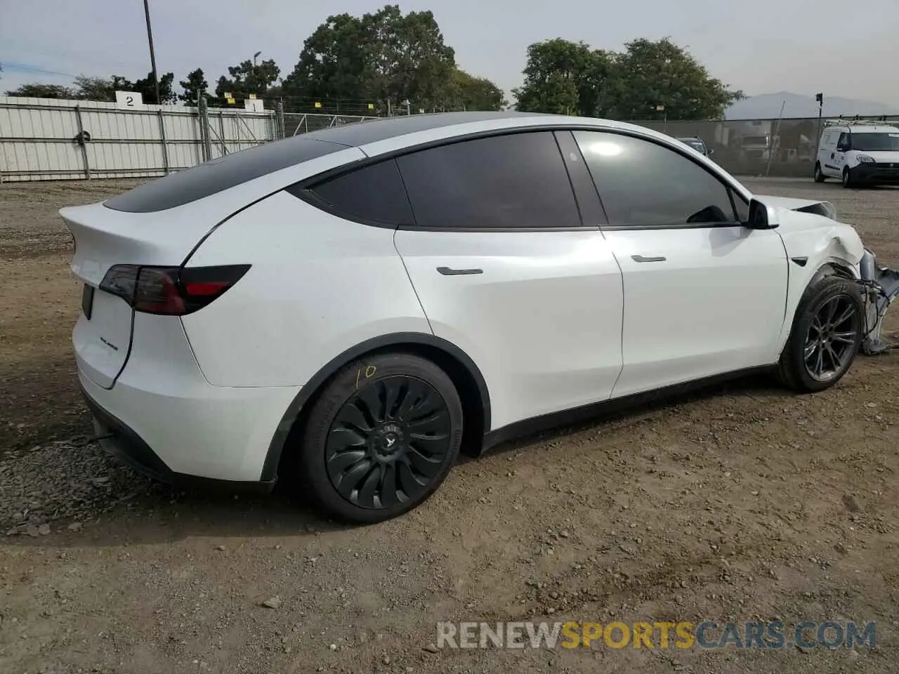3 fotografías del automóvil dañado 7SAYGDEEXRF104913 TESLA MODEL Y 2024