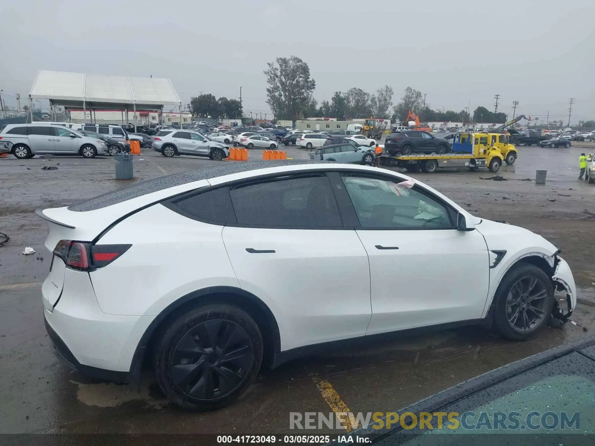 13 fotografías del automóvil dañado 7SAYGDEEXRF230169 TESLA MODEL Y 2024