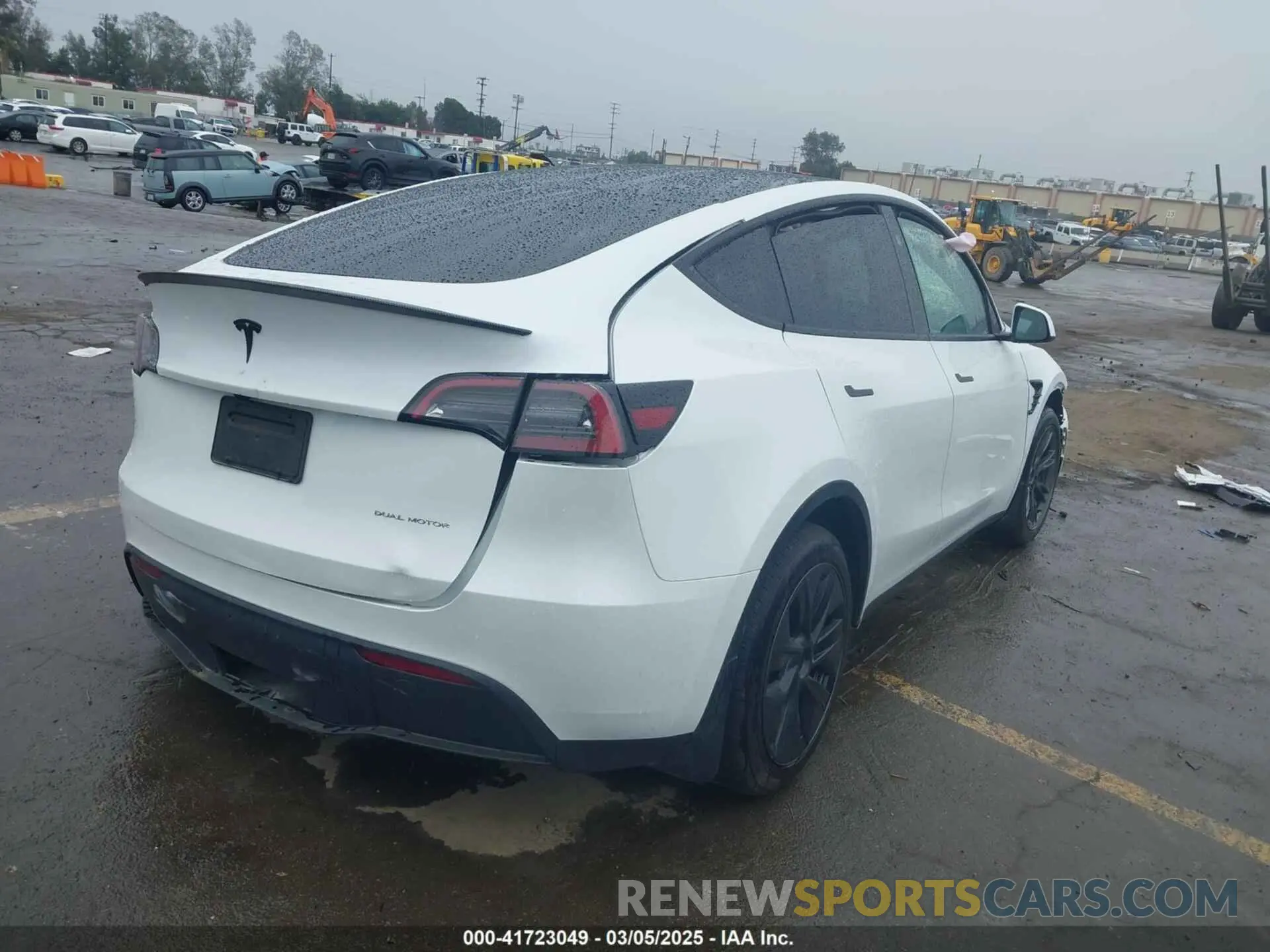 4 fotografías del automóvil dañado 7SAYGDEEXRF230169 TESLA MODEL Y 2024