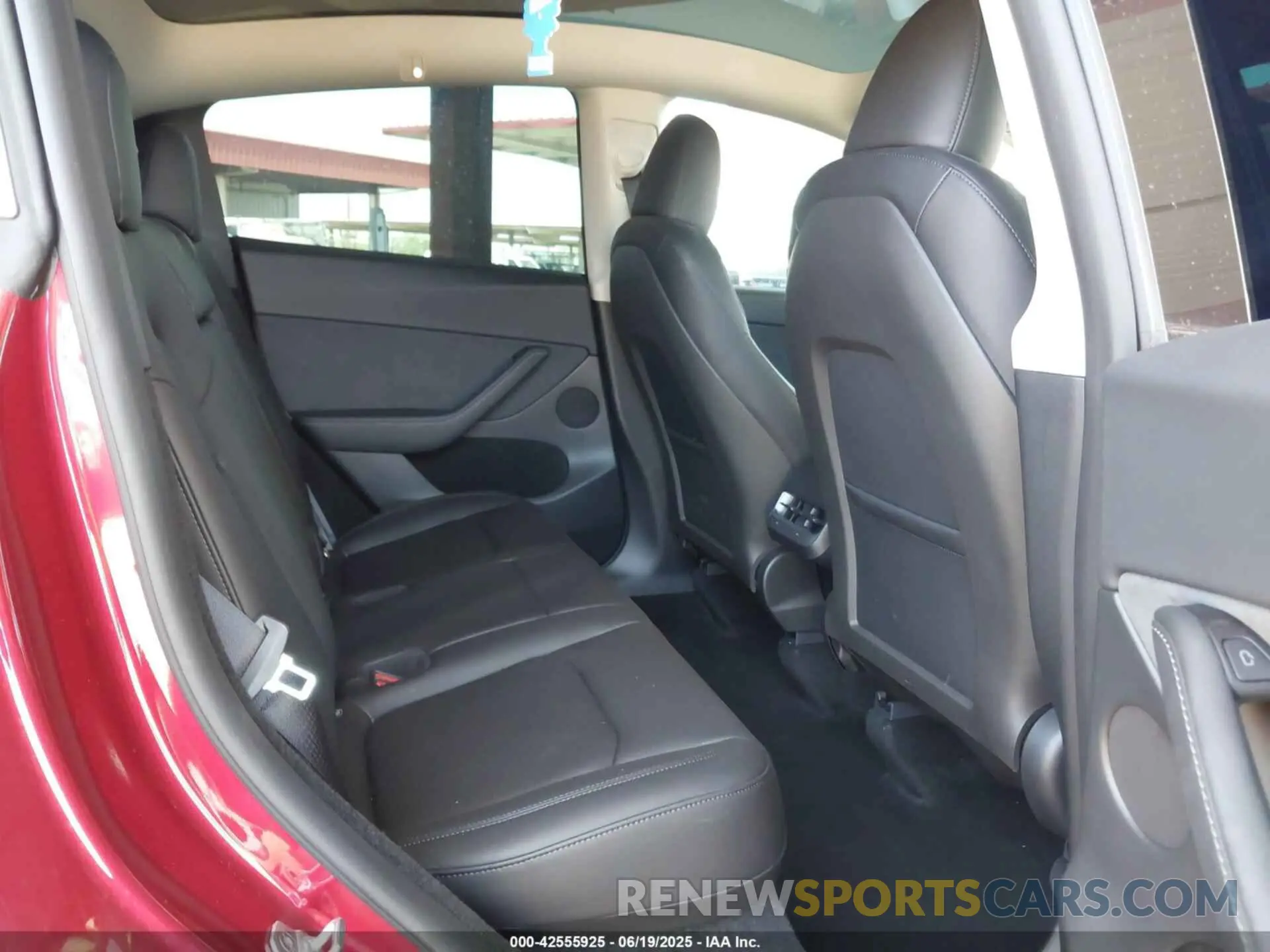 8 fotografías del automóvil dañado 7SAYGDEF0RF048313 TESLA MODEL Y 2024