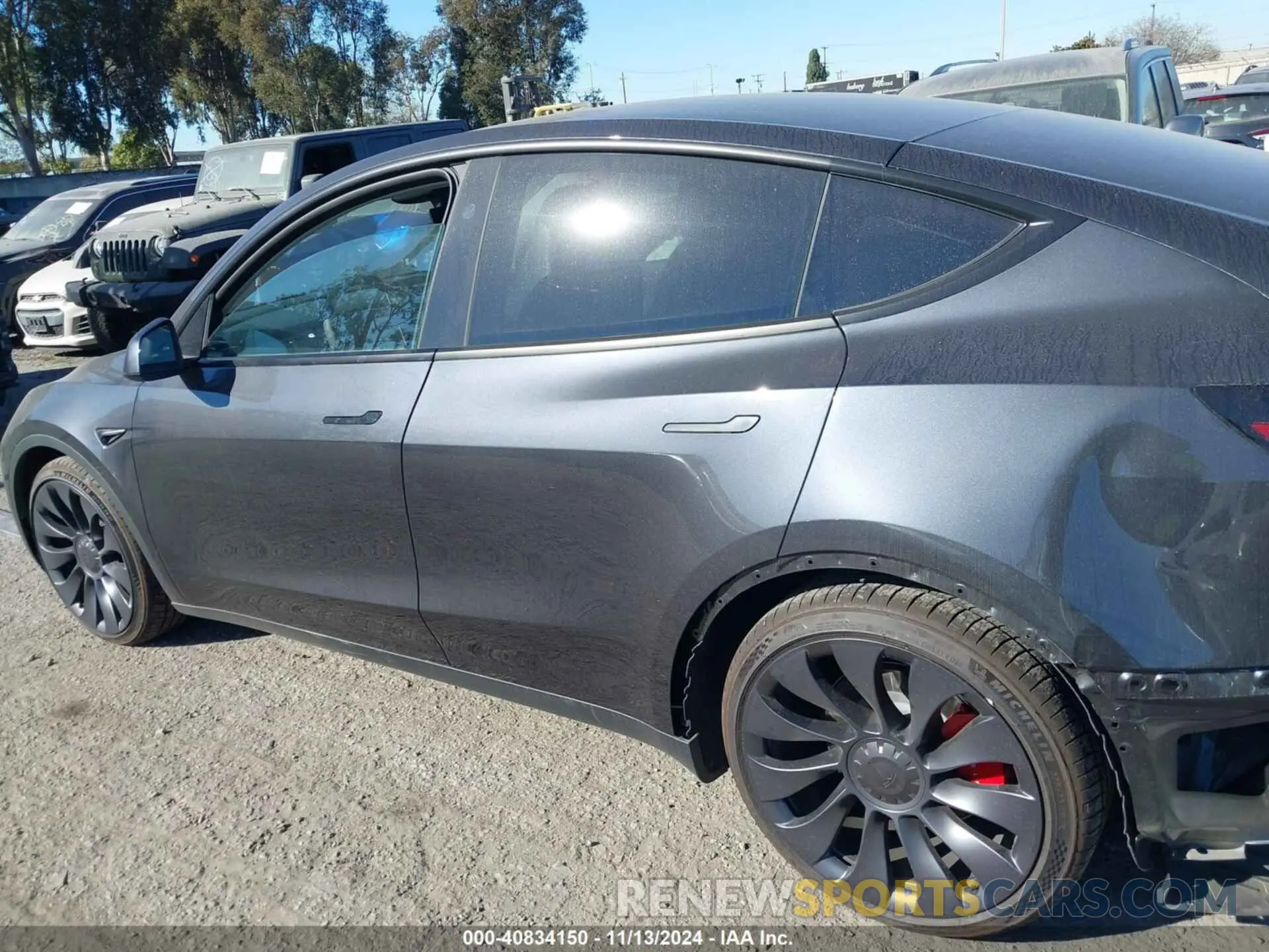15 fotografías del automóvil dañado 7SAYGDEF0RF051809 TESLA MODEL Y 2024