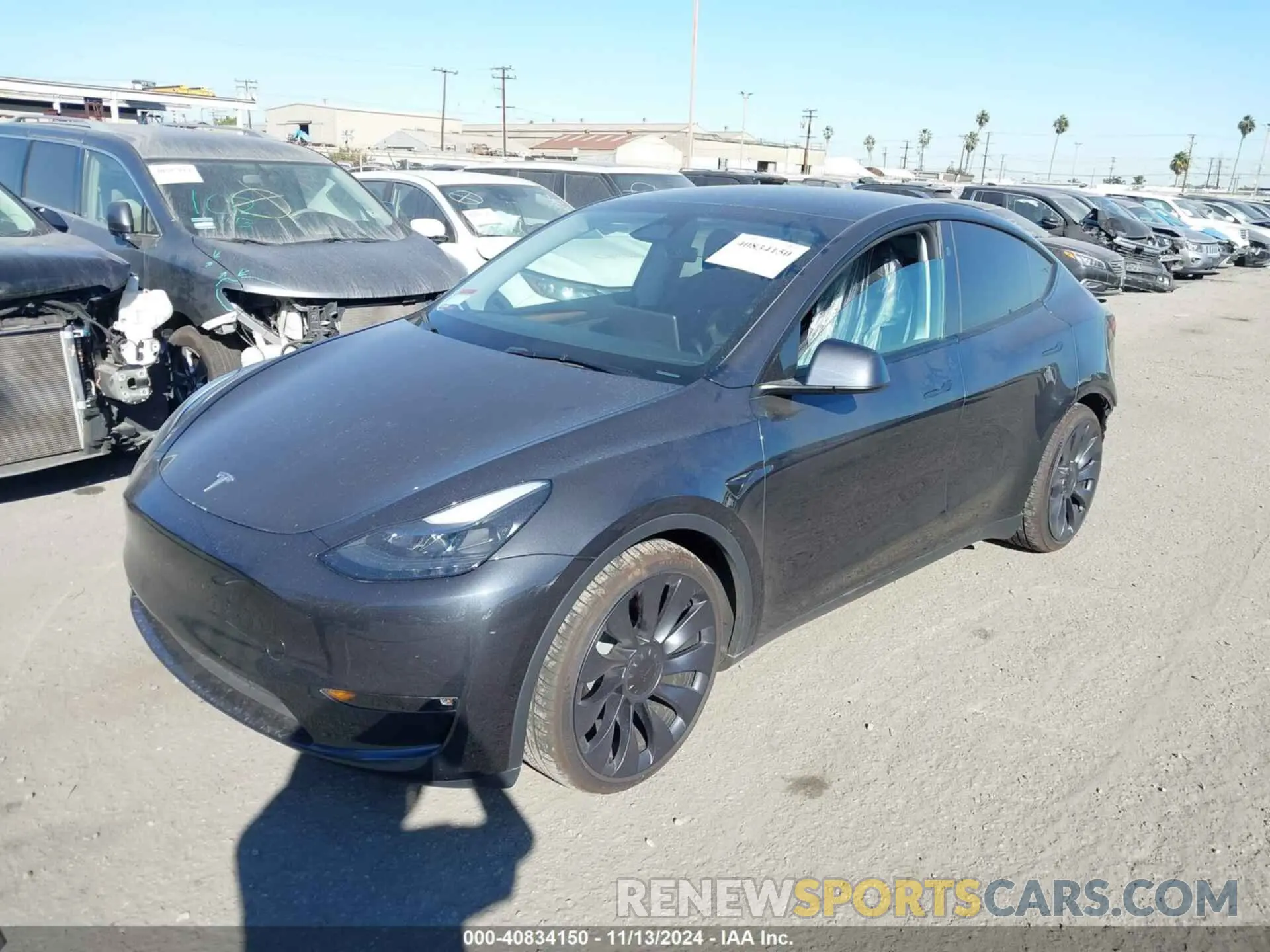 2 fotografías del automóvil dañado 7SAYGDEF0RF051809 TESLA MODEL Y 2024