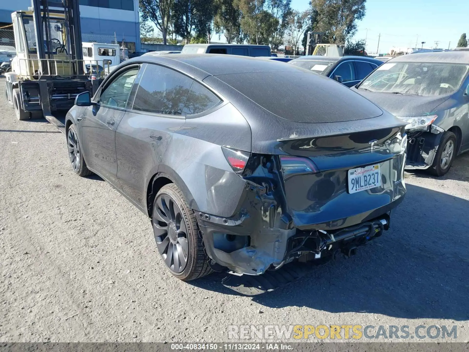 3 fotografías del automóvil dañado 7SAYGDEF0RF051809 TESLA MODEL Y 2024