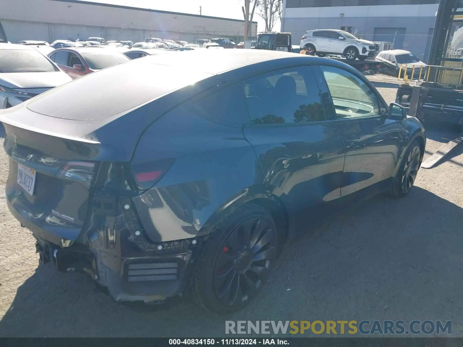 4 fotografías del automóvil dañado 7SAYGDEF0RF051809 TESLA MODEL Y 2024