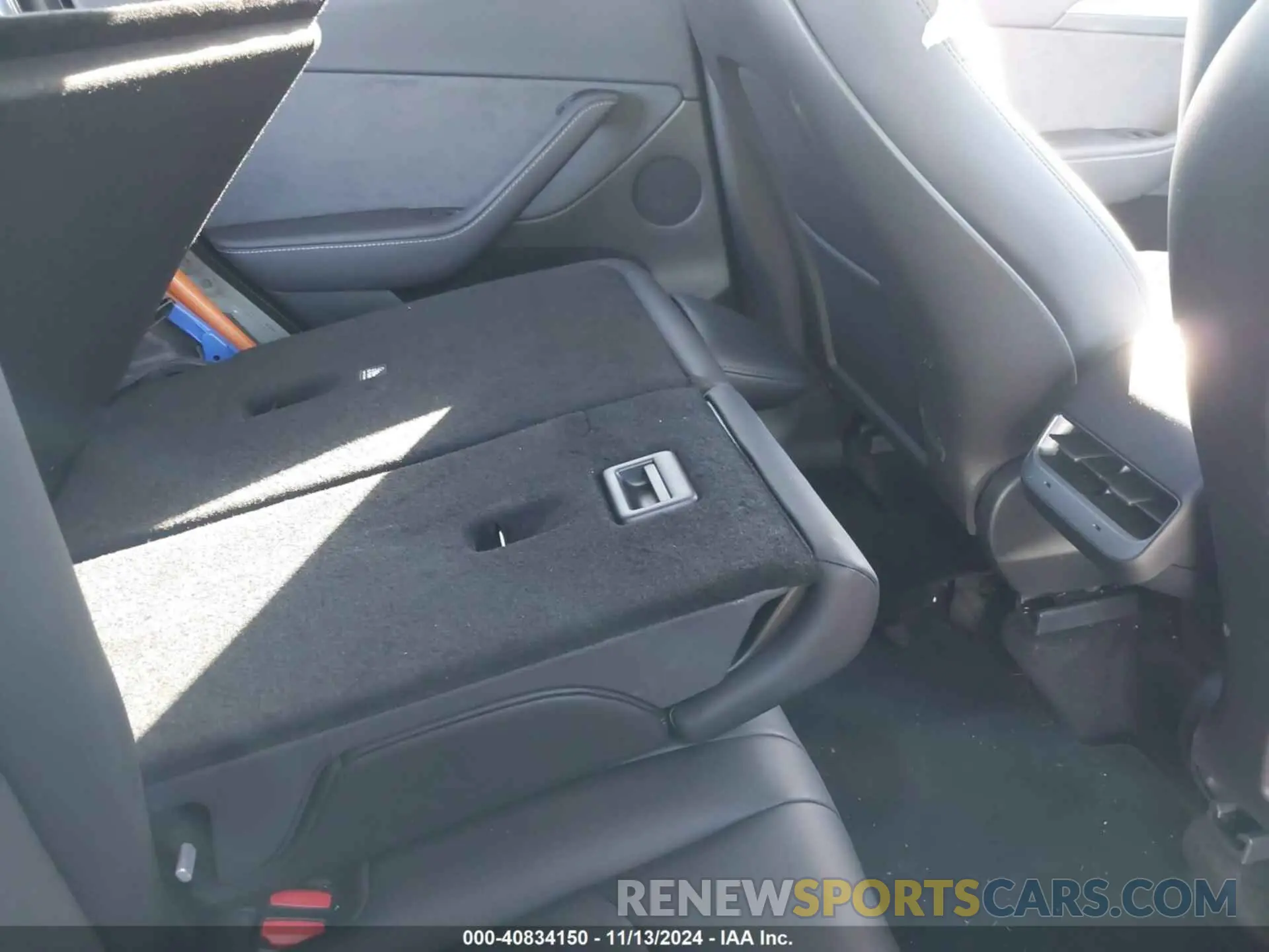 8 fotografías del automóvil dañado 7SAYGDEF0RF051809 TESLA MODEL Y 2024