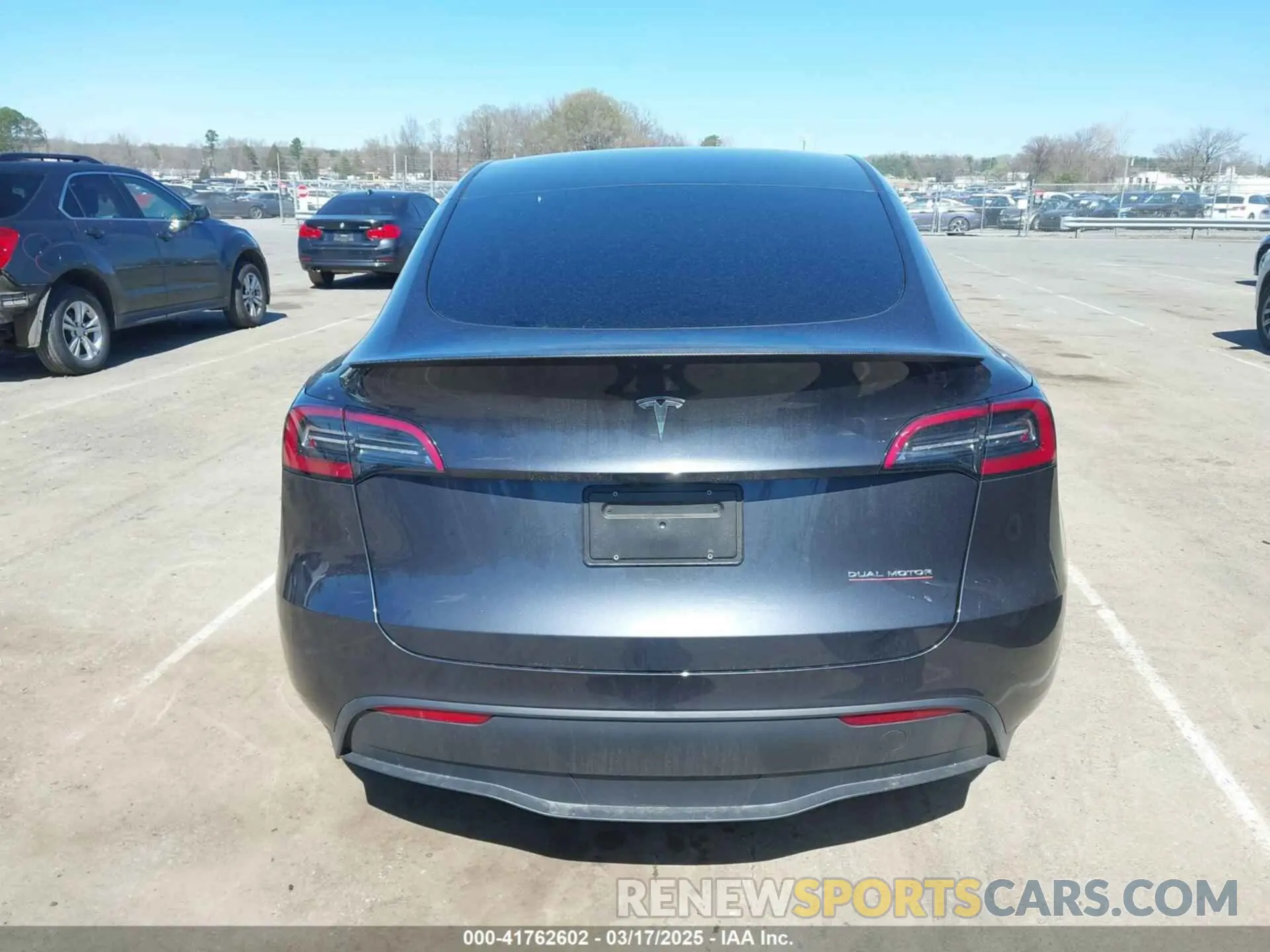 17 fotografías del automóvil dañado 7SAYGDEF1RA329825 TESLA MODEL Y 2024
