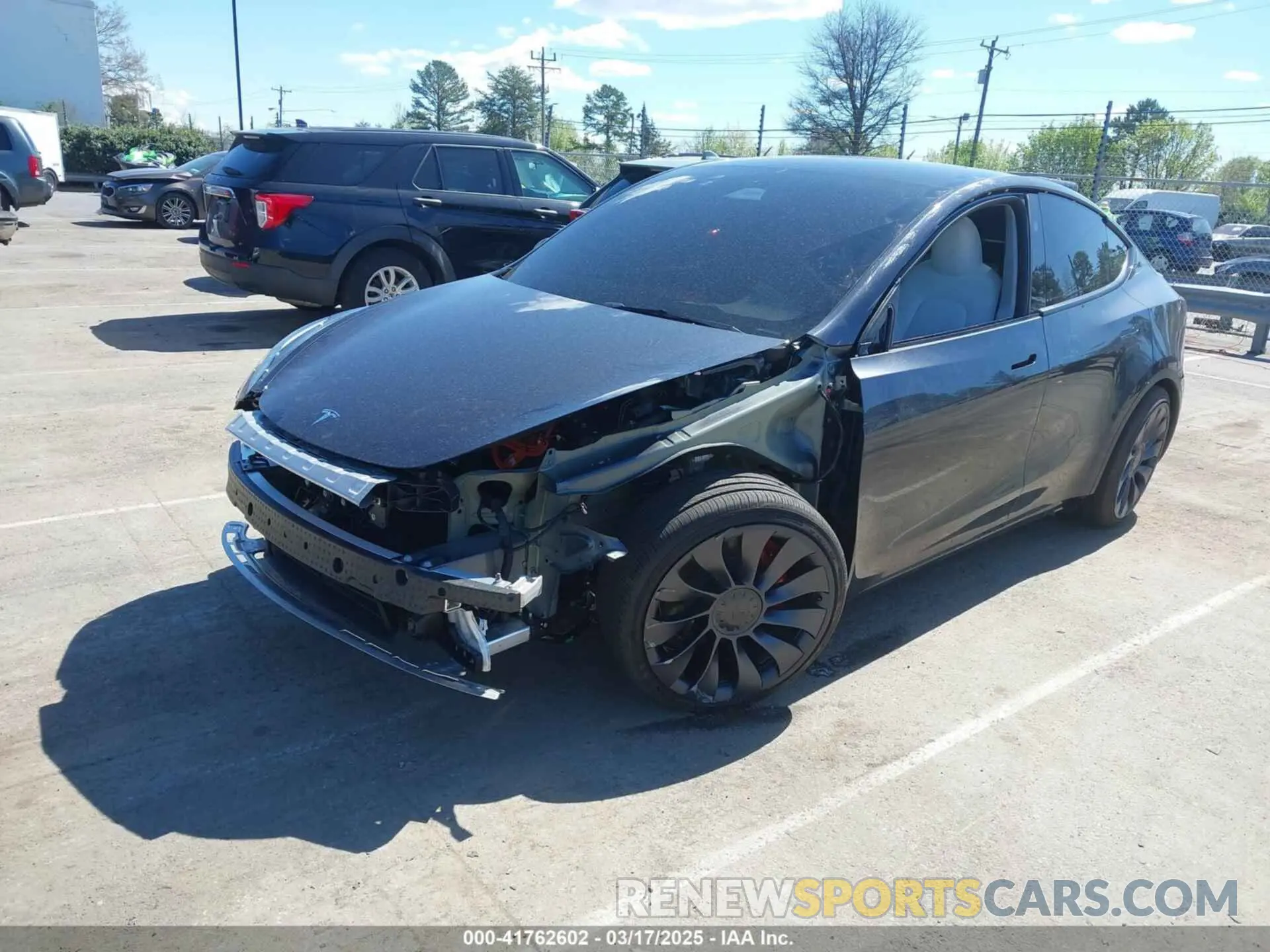 2 fotografías del automóvil dañado 7SAYGDEF1RA329825 TESLA MODEL Y 2024