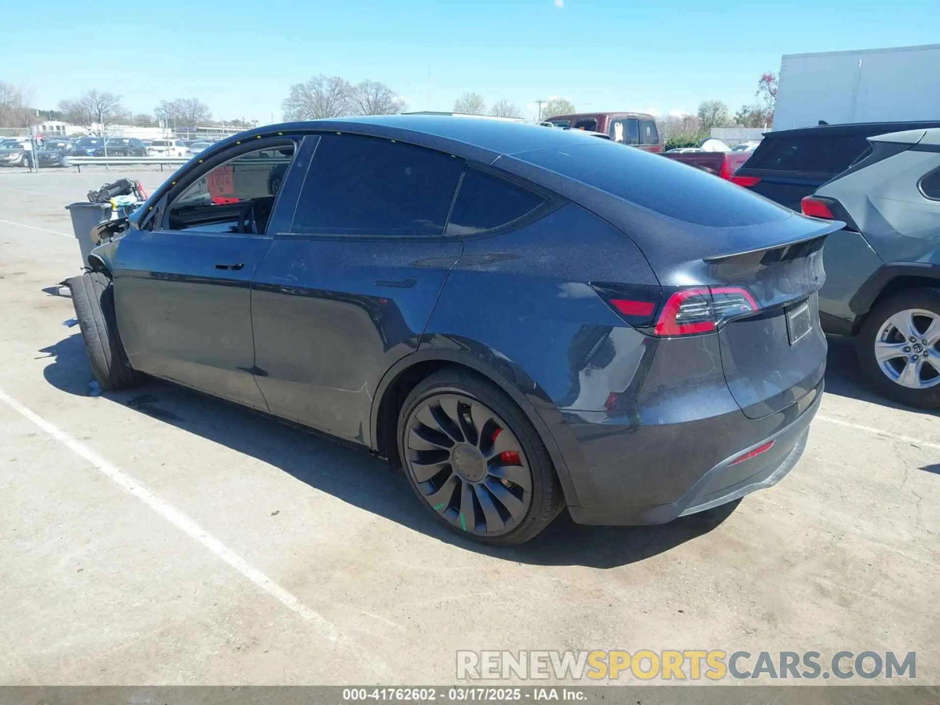 3 fotografías del automóvil dañado 7SAYGDEF1RA329825 TESLA MODEL Y 2024
