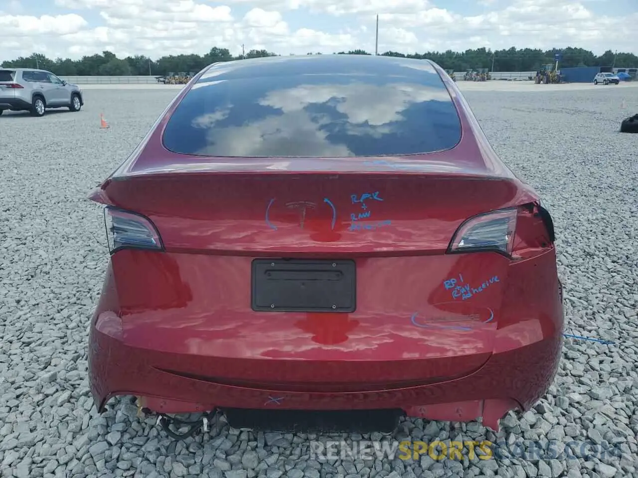 6 fotografías del automóvil dañado 7SAYGDEF1RF052175 TESLA MODEL Y 2024