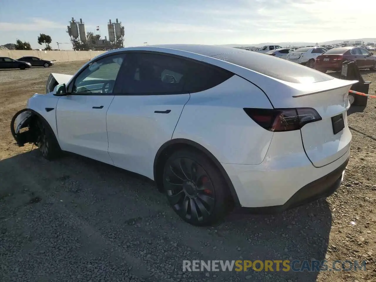 2 fotografías del automóvil dañado 7SAYGDEF1RF053746 TESLA MODEL Y 2024