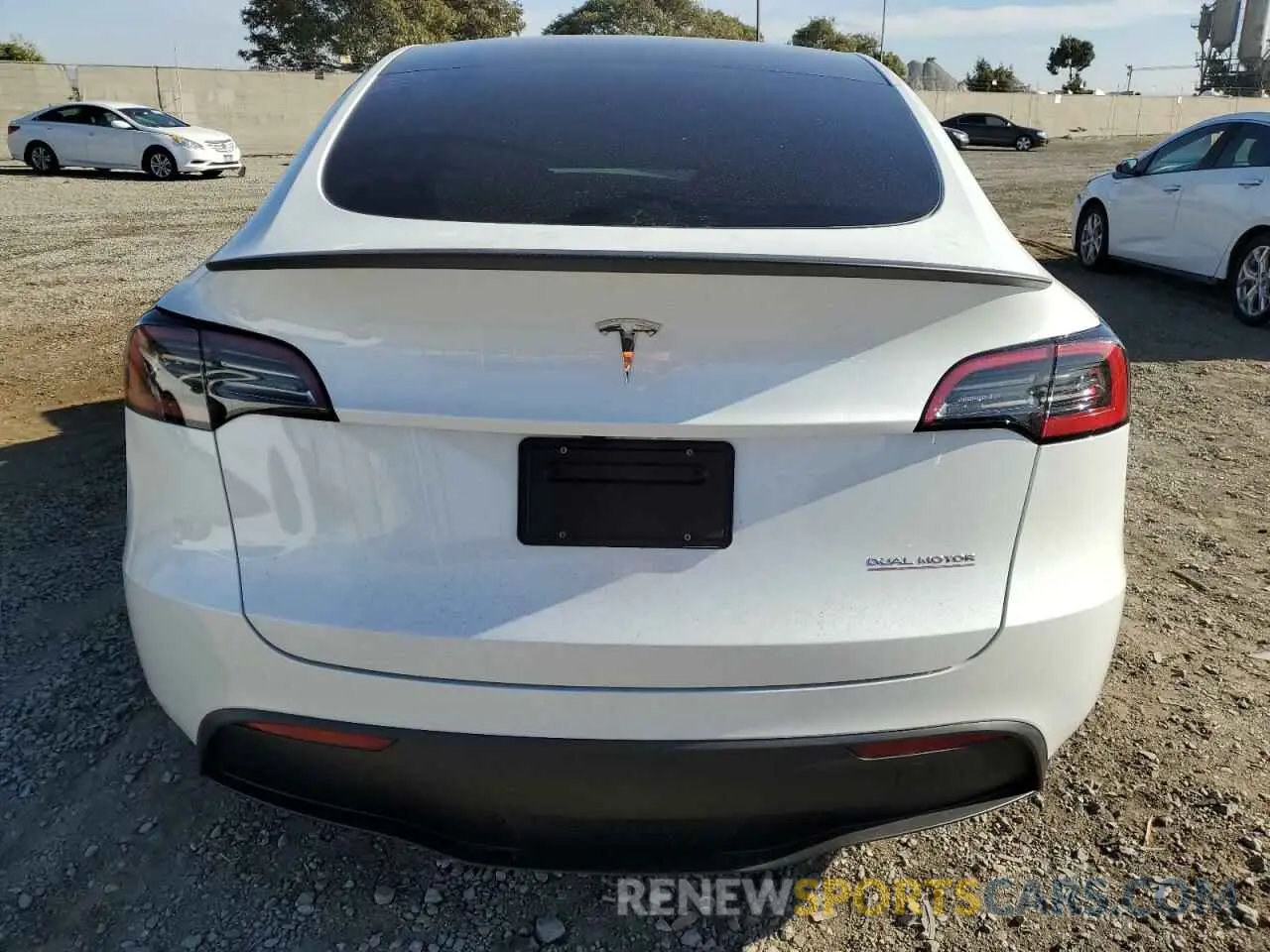 6 fotografías del automóvil dañado 7SAYGDEF1RF053746 TESLA MODEL Y 2024