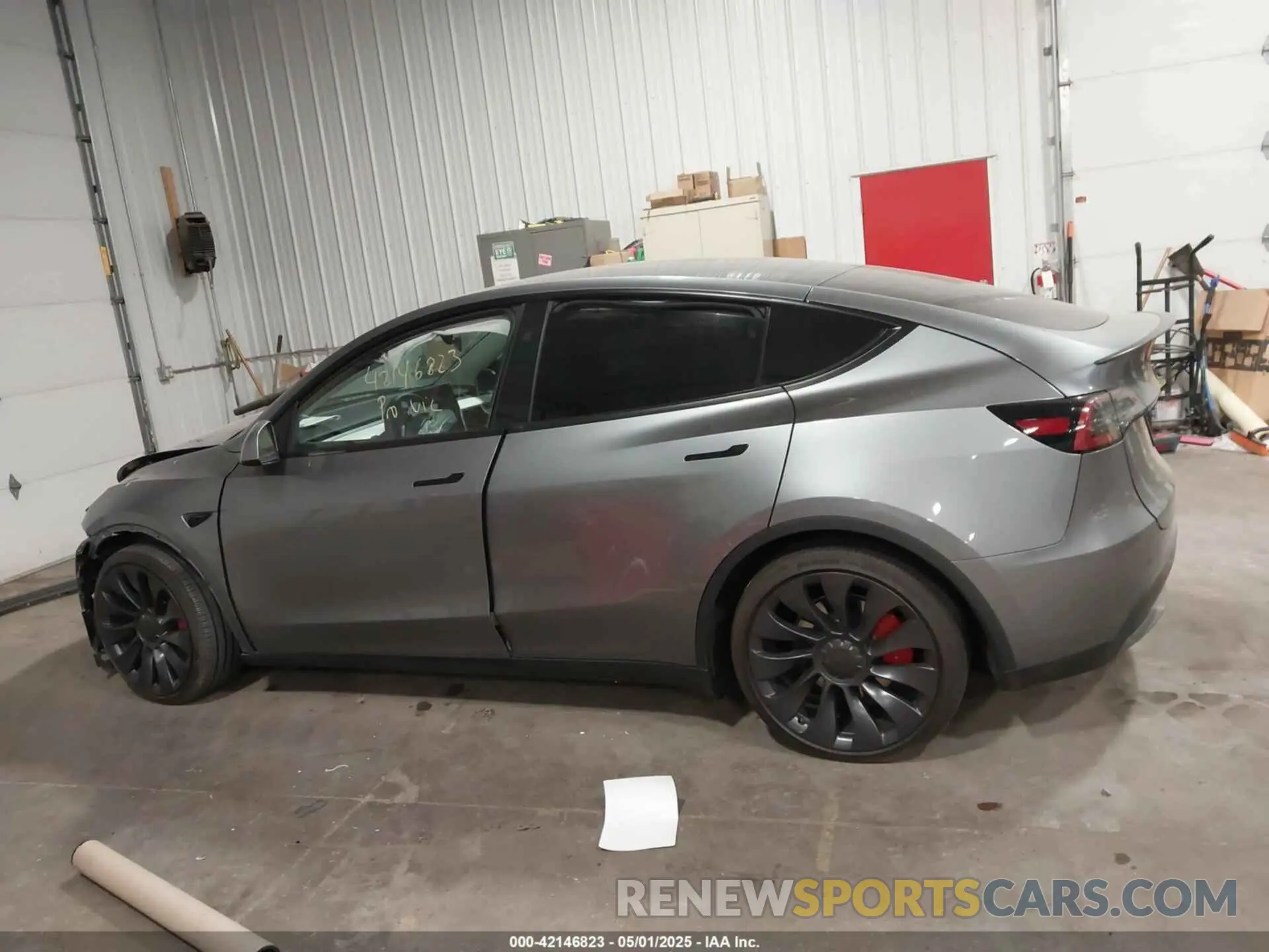 13 fotografías del automóvil dañado 7SAYGDEF1RF153247 TESLA MODEL Y 2024