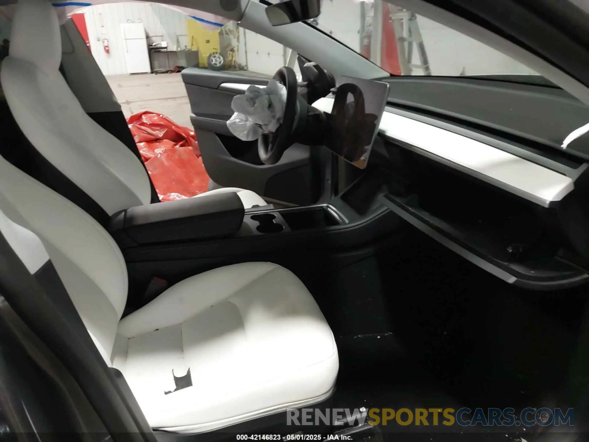 5 fotografías del automóvil dañado 7SAYGDEF1RF153247 TESLA MODEL Y 2024