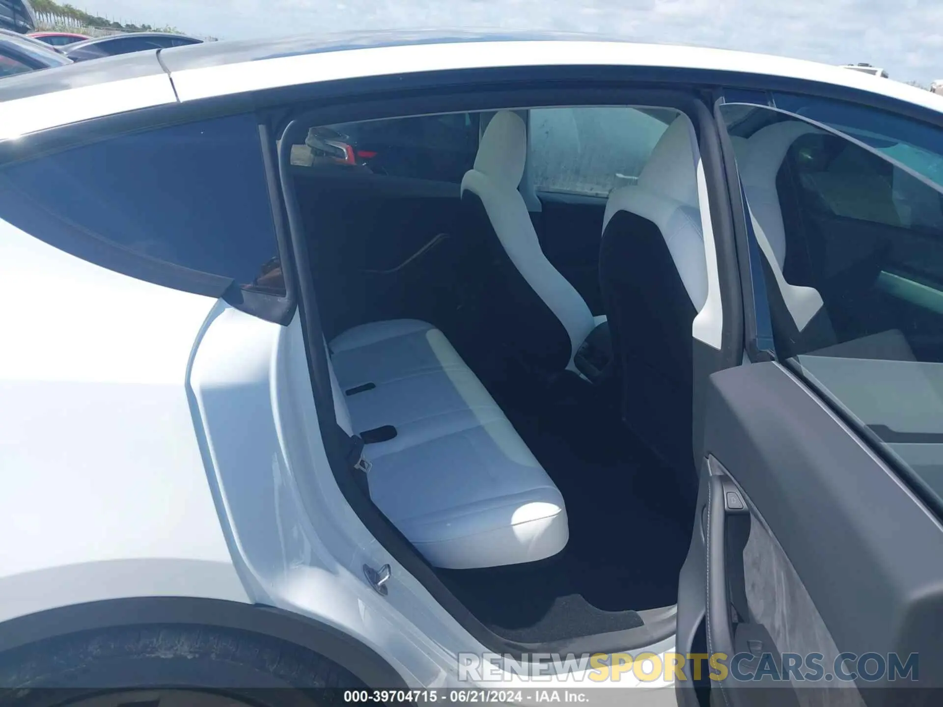 8 fotografías del automóvil dañado 7SAYGDEF2RA268971 TESLA MODEL Y 2024
