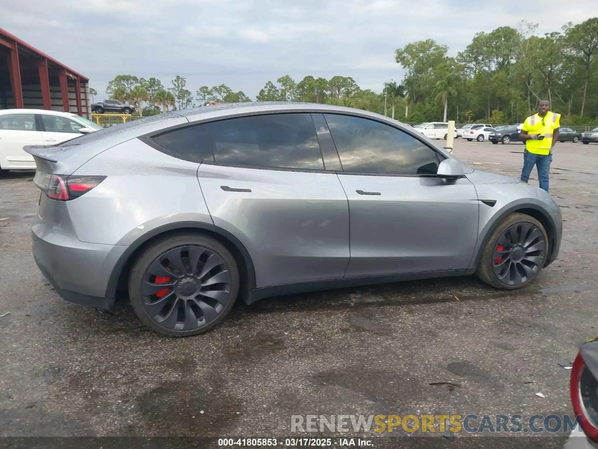 12 fotografías del automóvil dañado 7SAYGDEF3RA307468 TESLA MODEL Y 2024