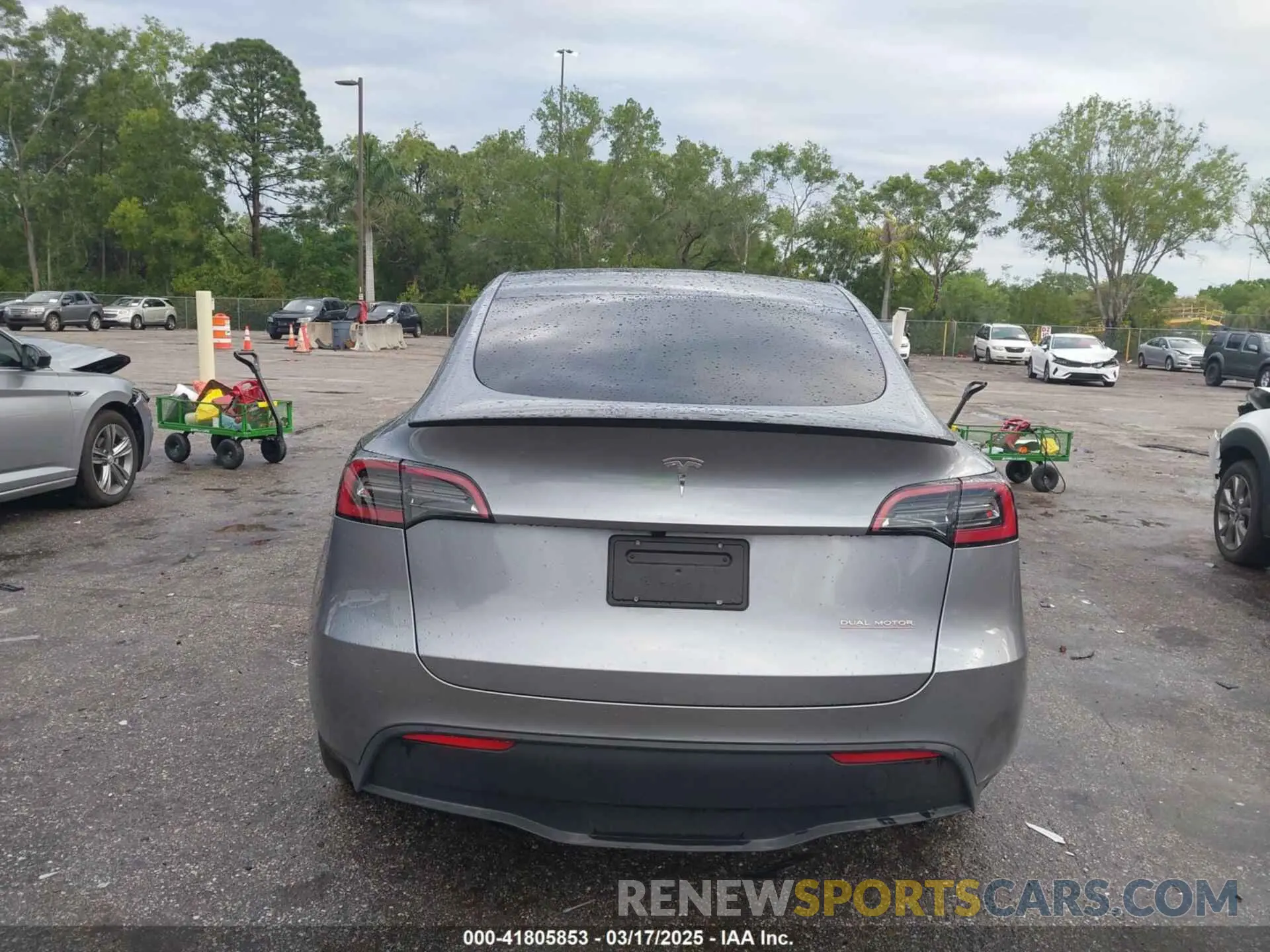 15 fotografías del automóvil dañado 7SAYGDEF3RA307468 TESLA MODEL Y 2024